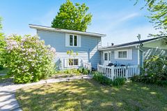 1008 Rainbow Valley Road W, Springwater, On L0l 2k0