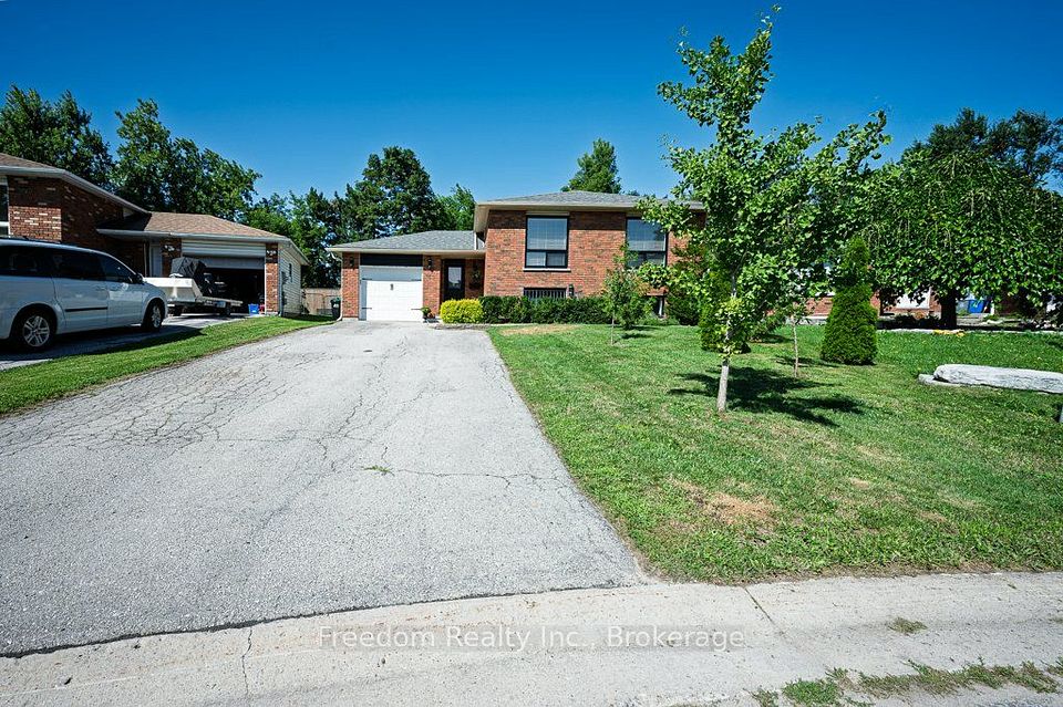 42 Patricia Avenue, Barrie, On L4m 5s6