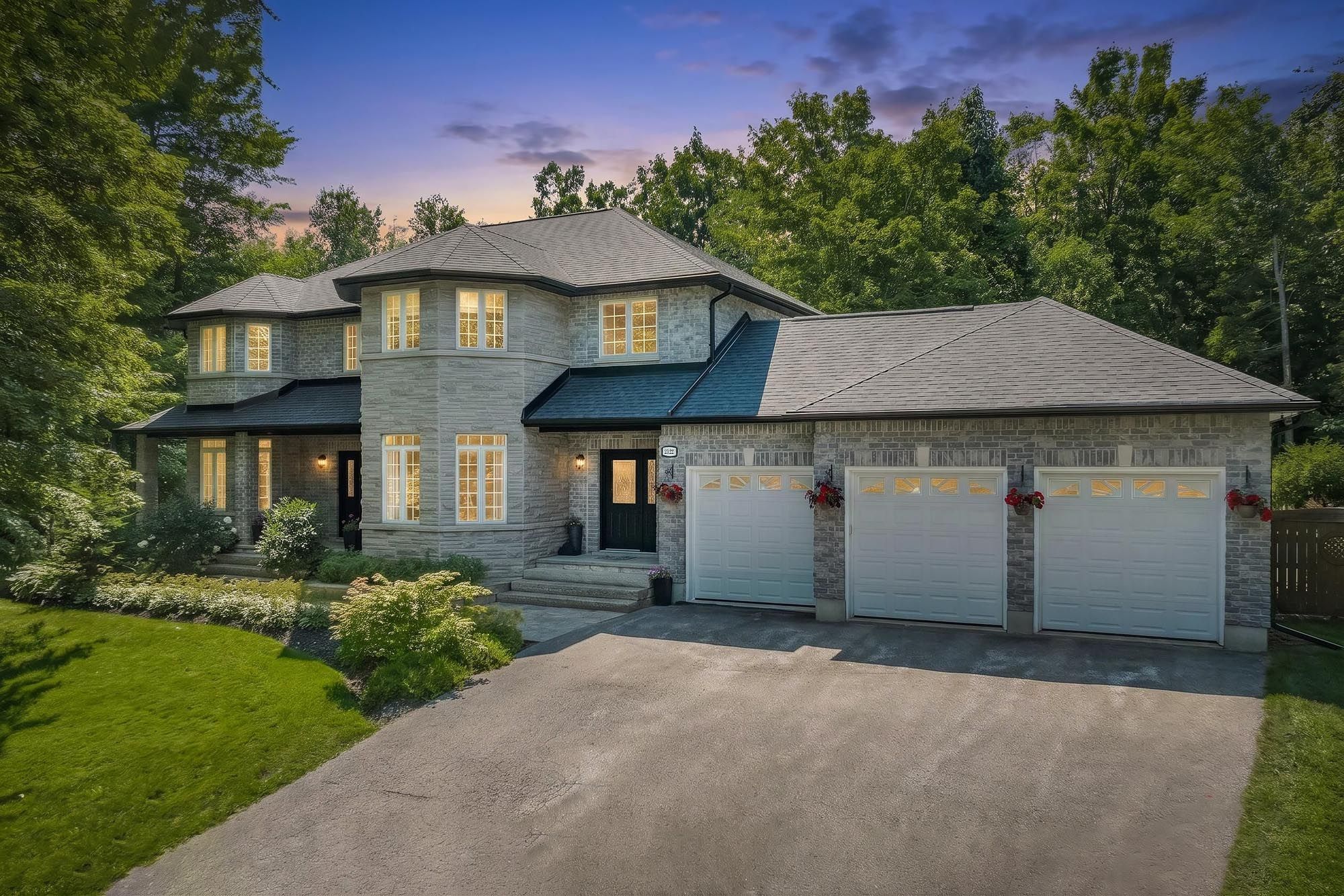 2122 Fern Glen Court, Severn, On L3v 0e8