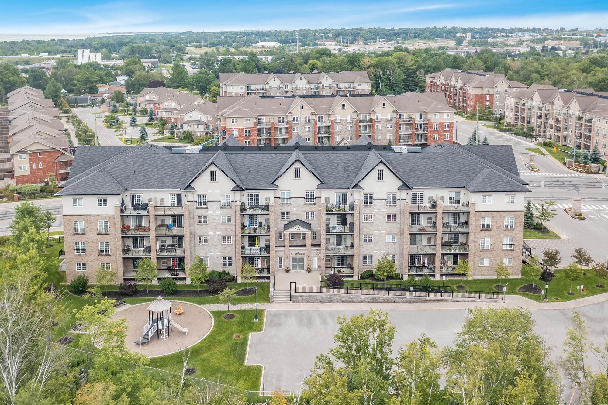 40 Ferndale Drive S 210, Barrie, On L4n 2l3