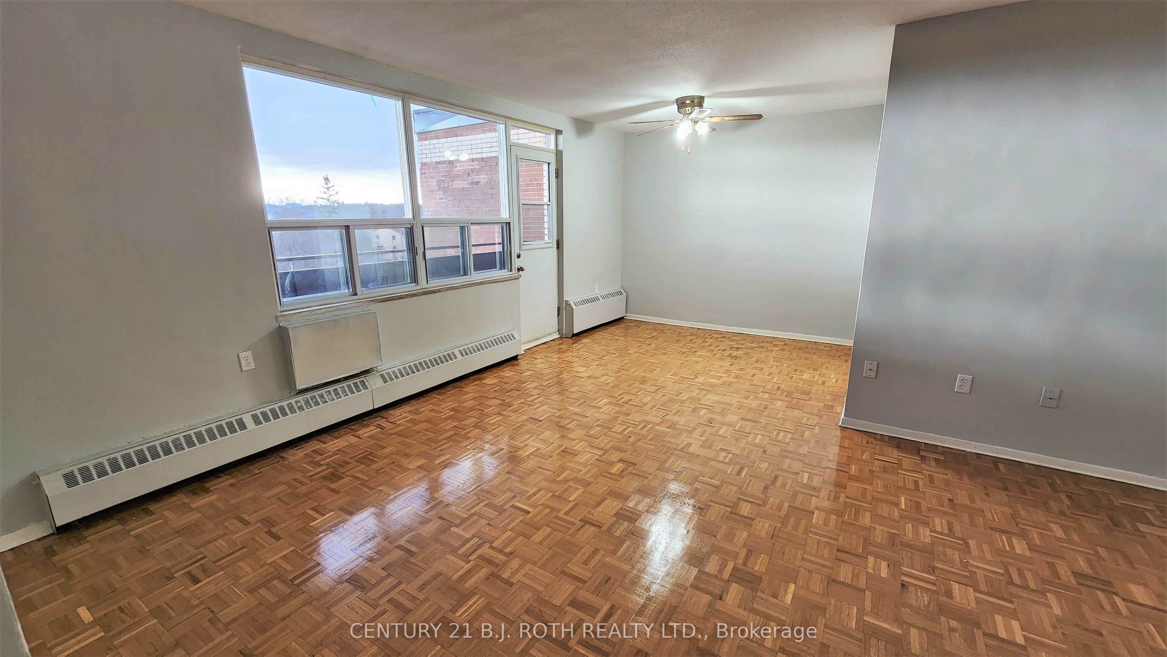 37 Peel Street 808, Barrie, On L4m 3l1
