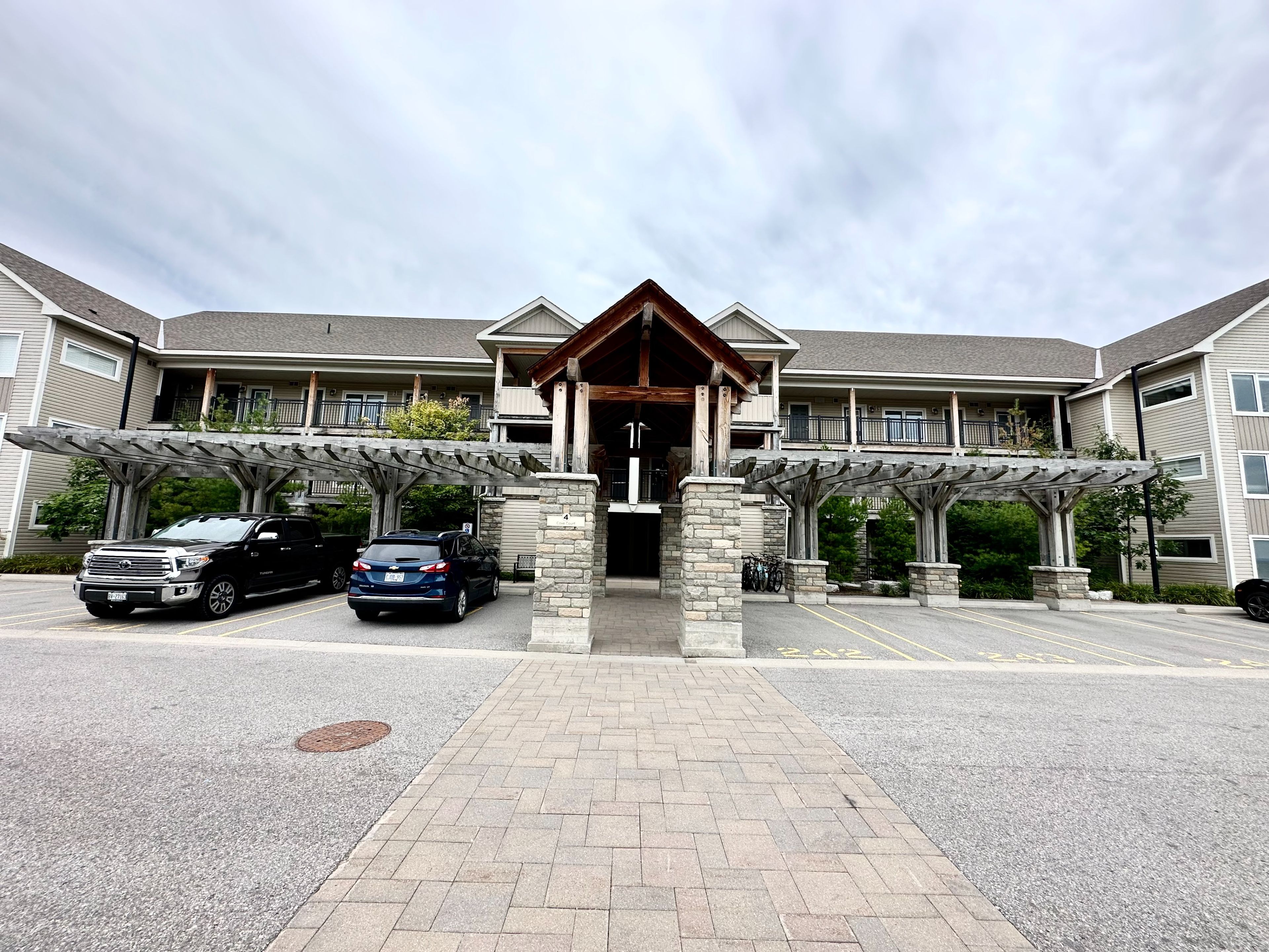 4 Cove Court 306, Collingwood, On L9y 0y6