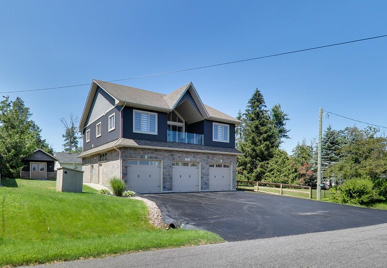 224 Lakeshore Road E, Oro-Medonte, On L0l 2e0
