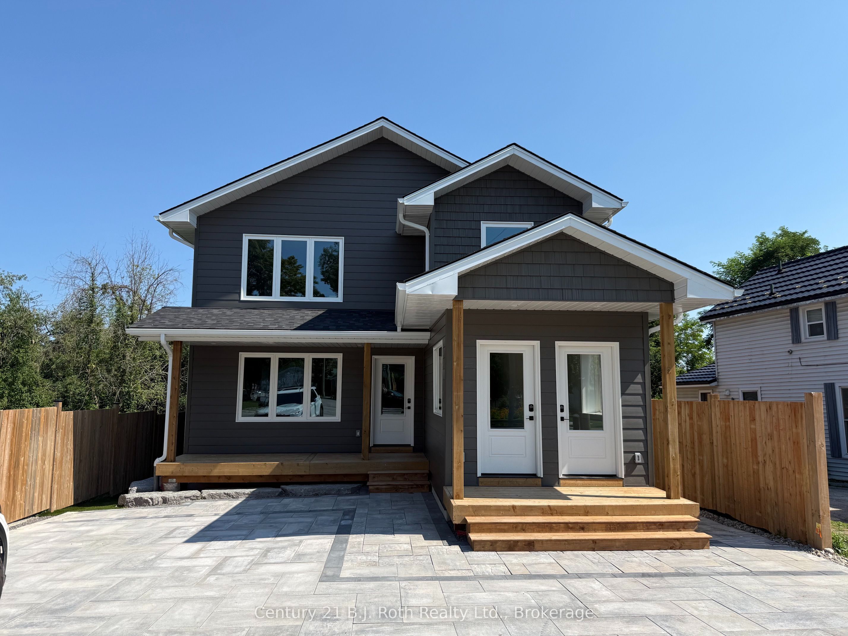 165 Barrie Road 2 (Upper), Orillia, On L3v 2p6