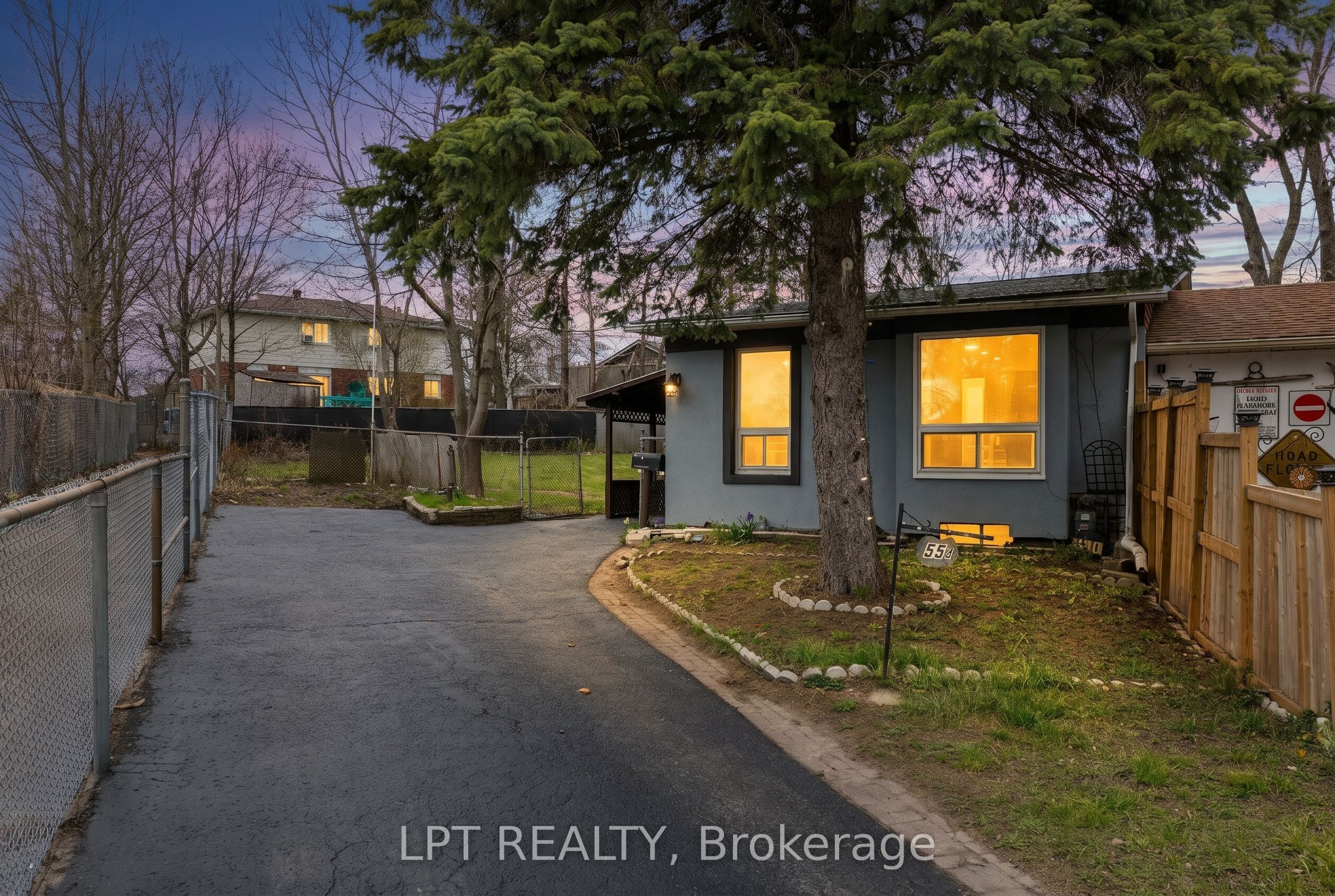 55h Chaucer Crescent, Barrie, On L4n 4t8