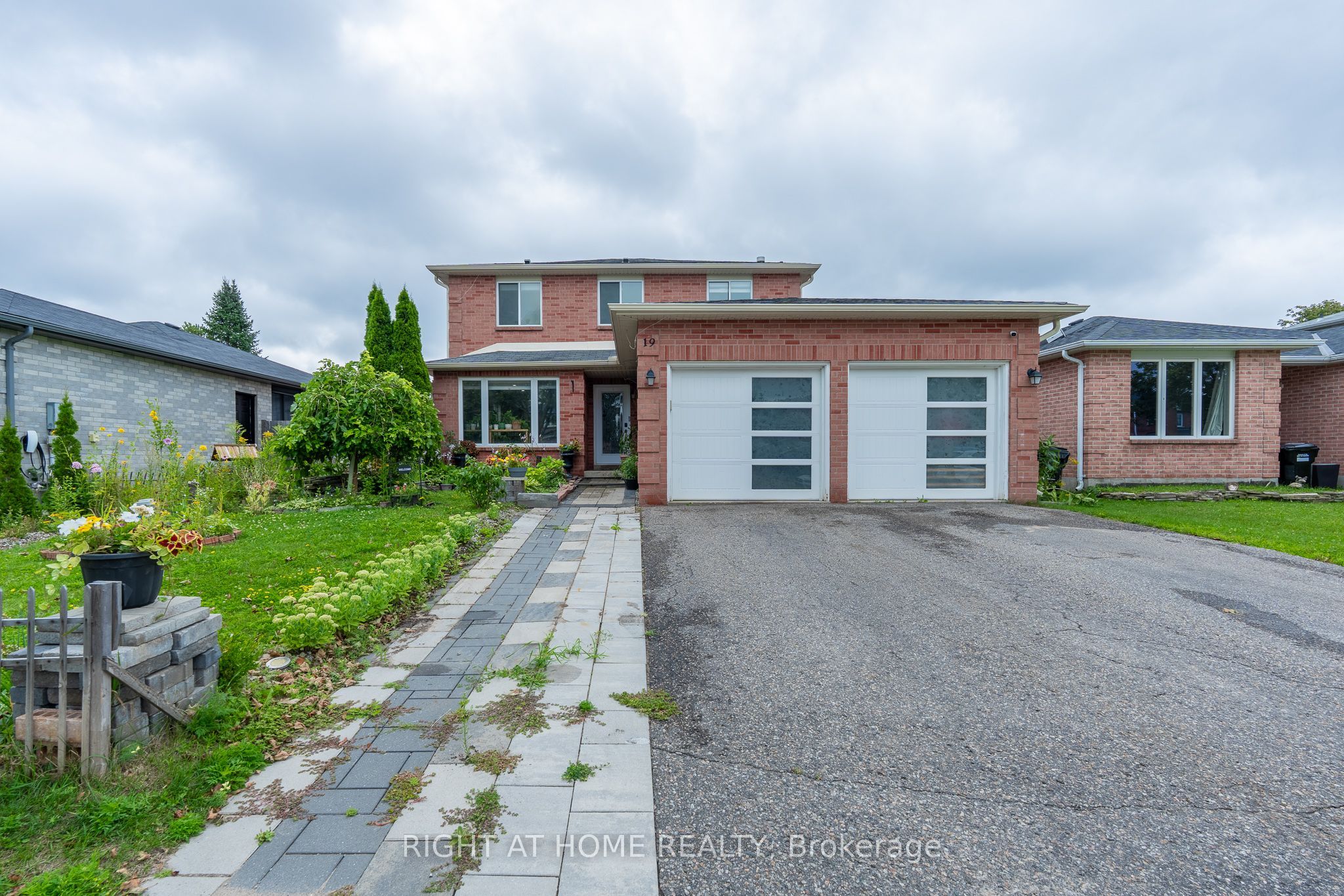 19 Cardinal Street, Barrie, On L4m 6c8
