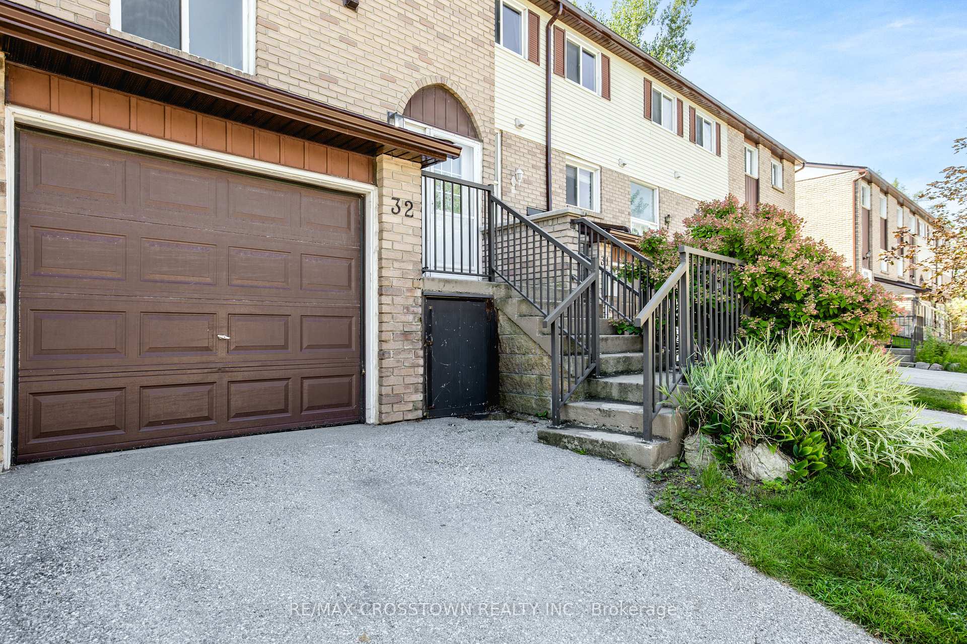 52 Adelaide Street 32, Barrie, On L4n 3t5