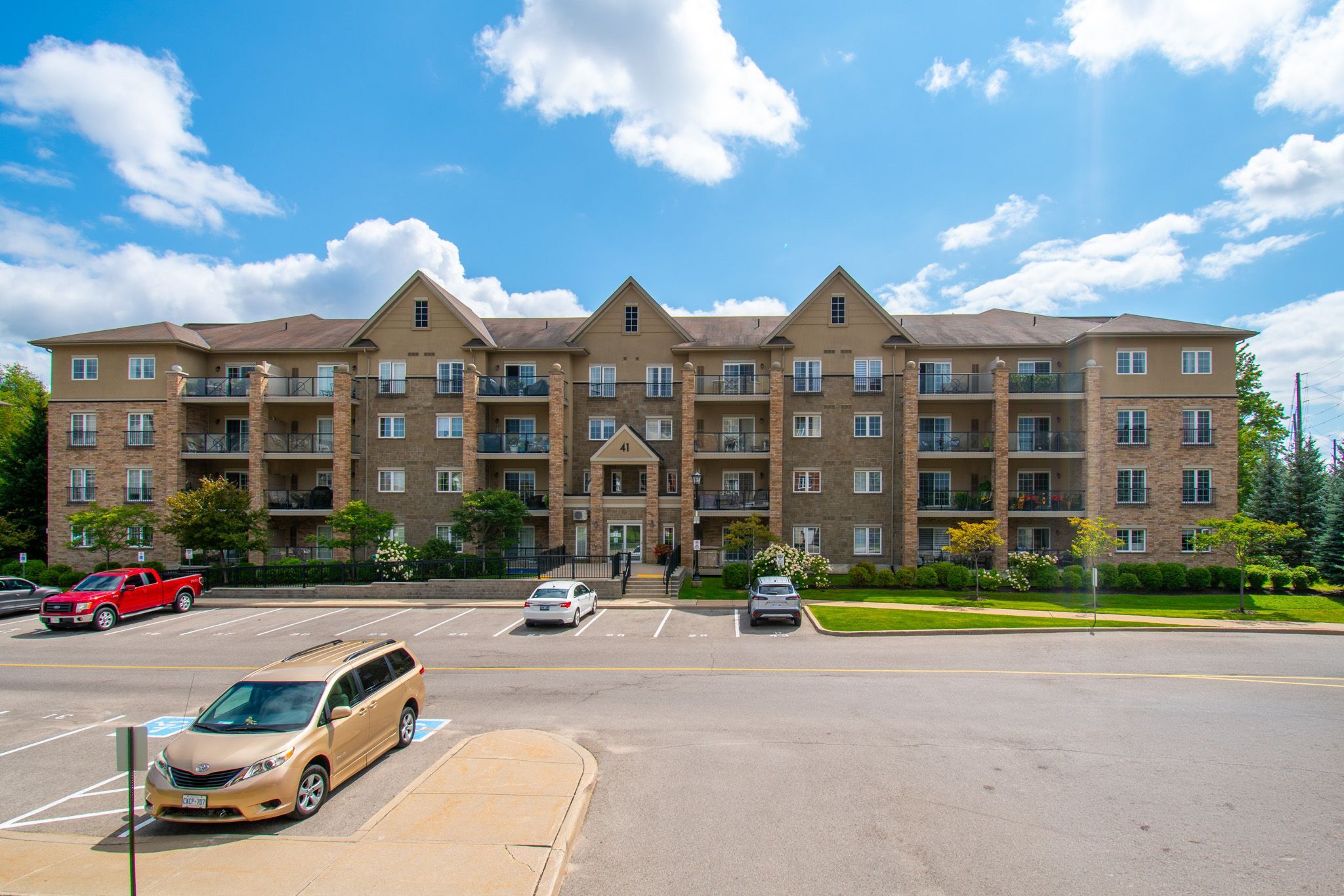 41 Ferndale Drive S 312, Barrie, On L4n 5t6
