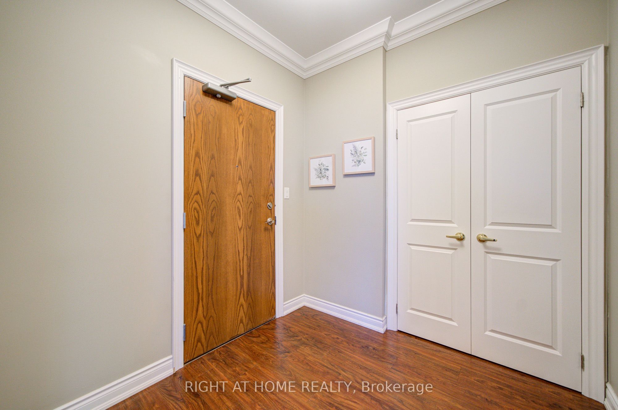 37 Ellen St Ph06, Barrie, On L4n 6g2
