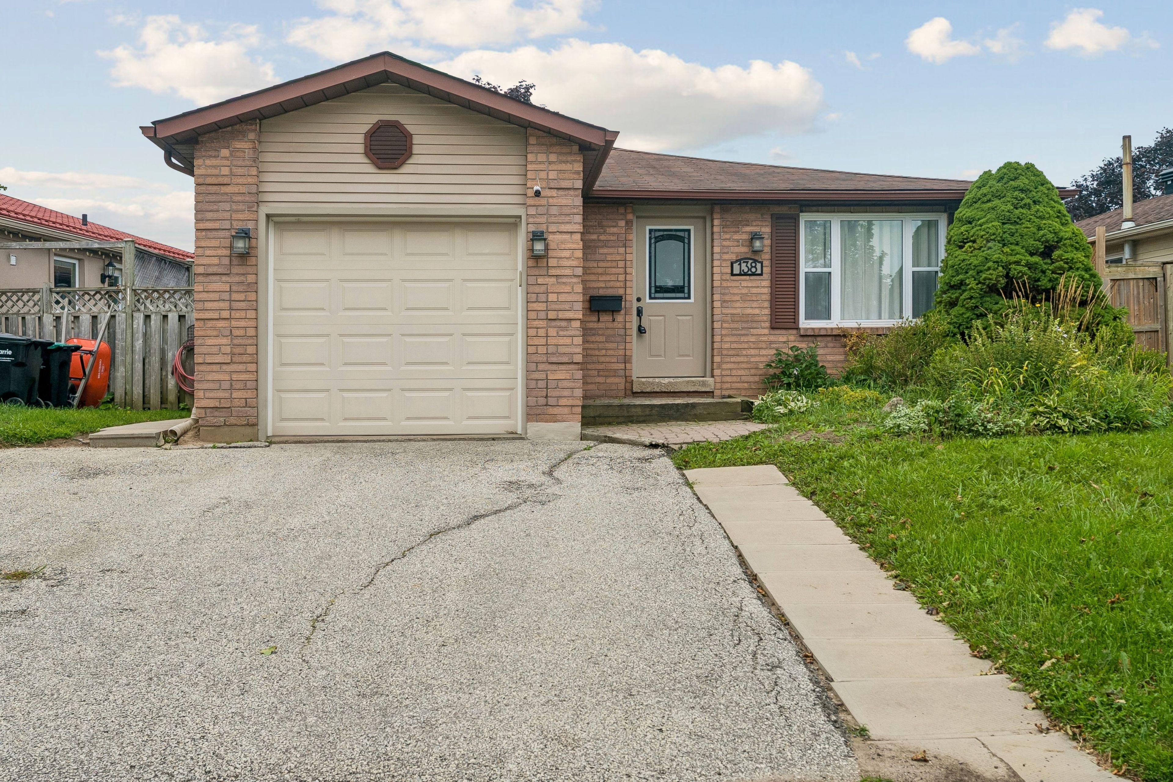 138 Lillian Crescent, Barrie, On L4n 5x5