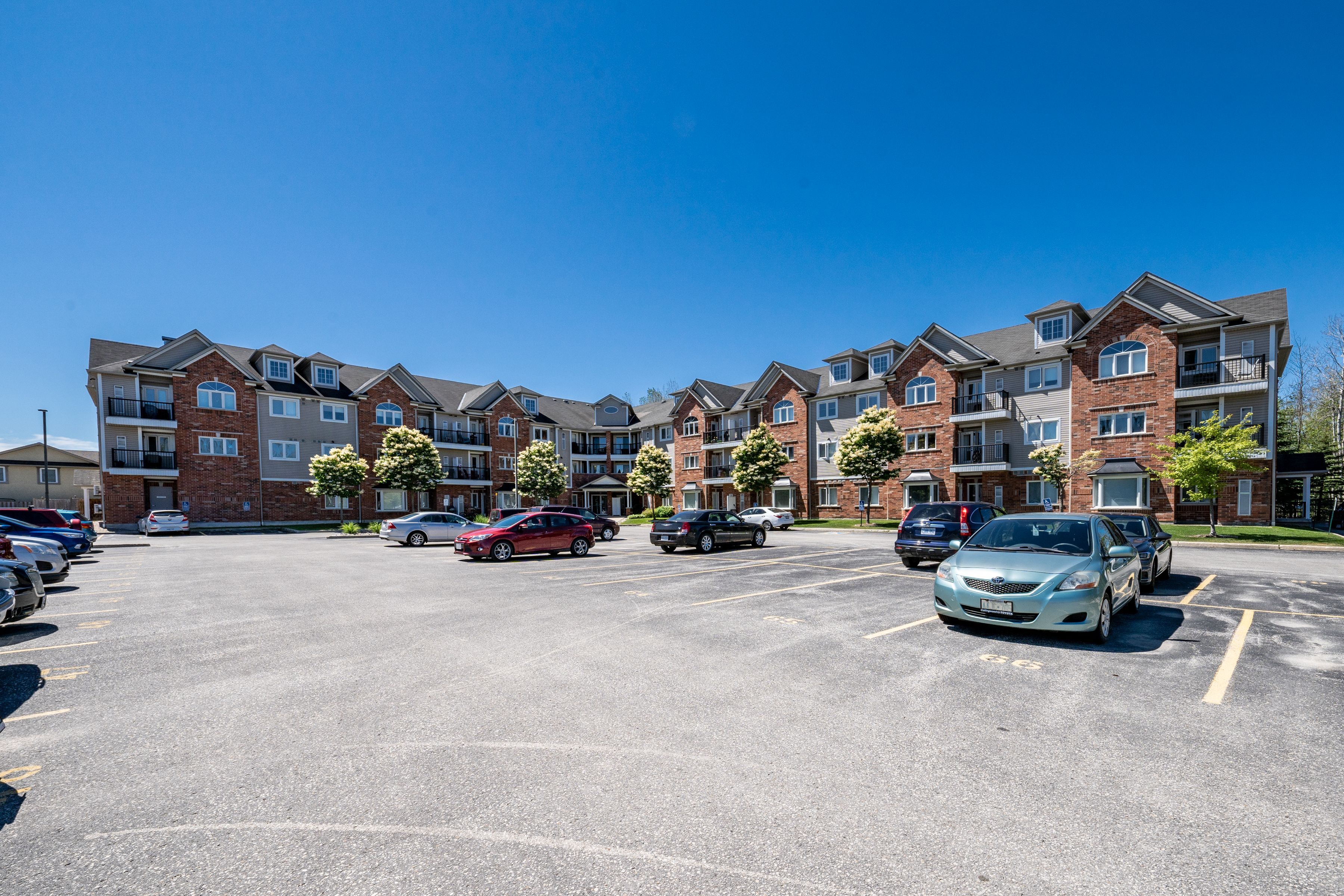 16 Westbury Road 202, Wasaga Beach, On L9z 0b8