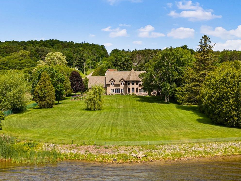 339 Champlain Road, Penetanguishene, On L9m 1s3