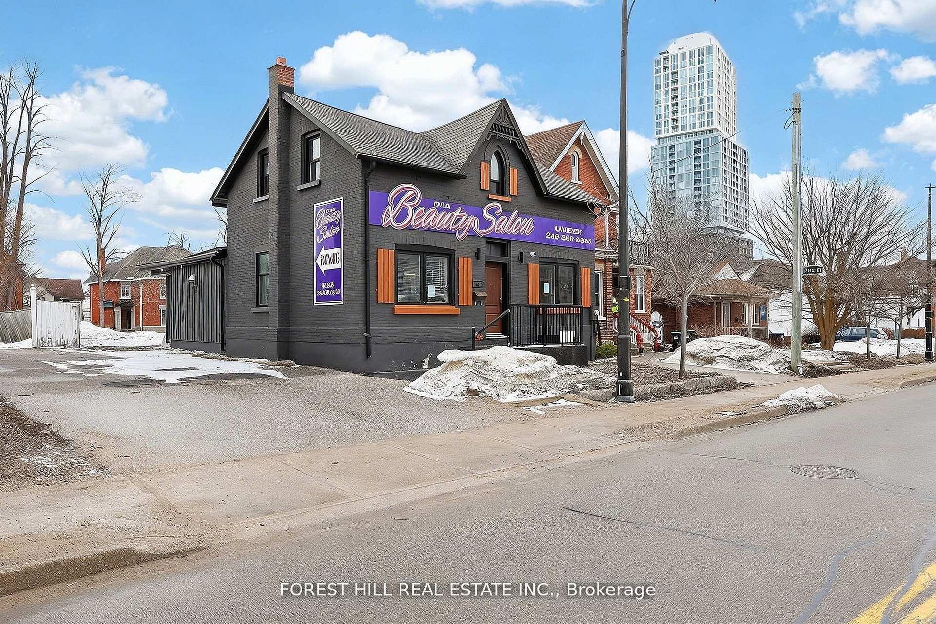 89 Toronto Street, Barrie, On L4n 1v1