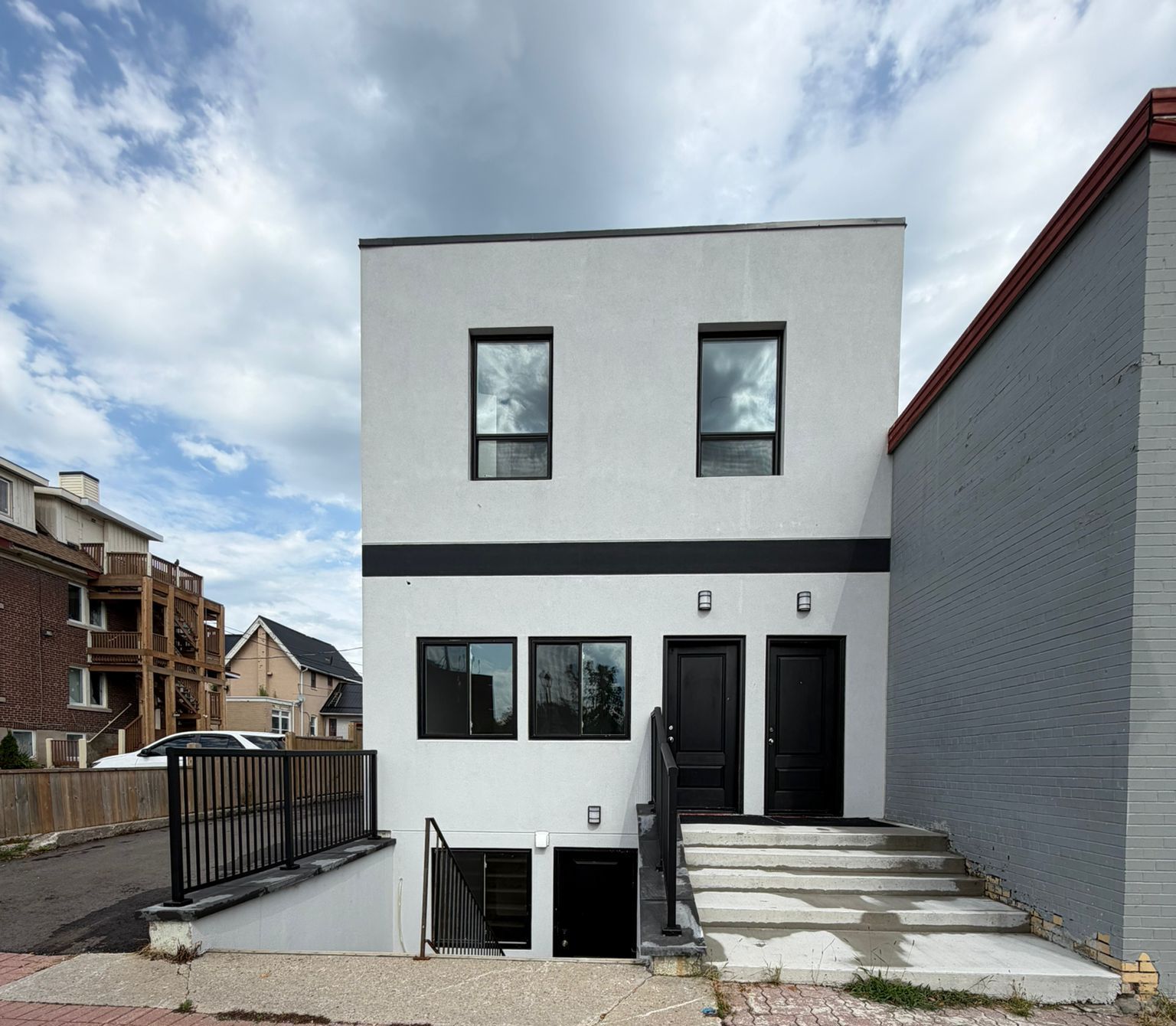 28 West Street N Lower Level Unit, Orillia, On L3v 5b8