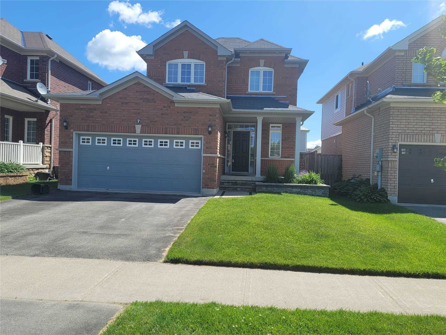 7 Charlemagne Avenue, Barrie, On L4m 0a9