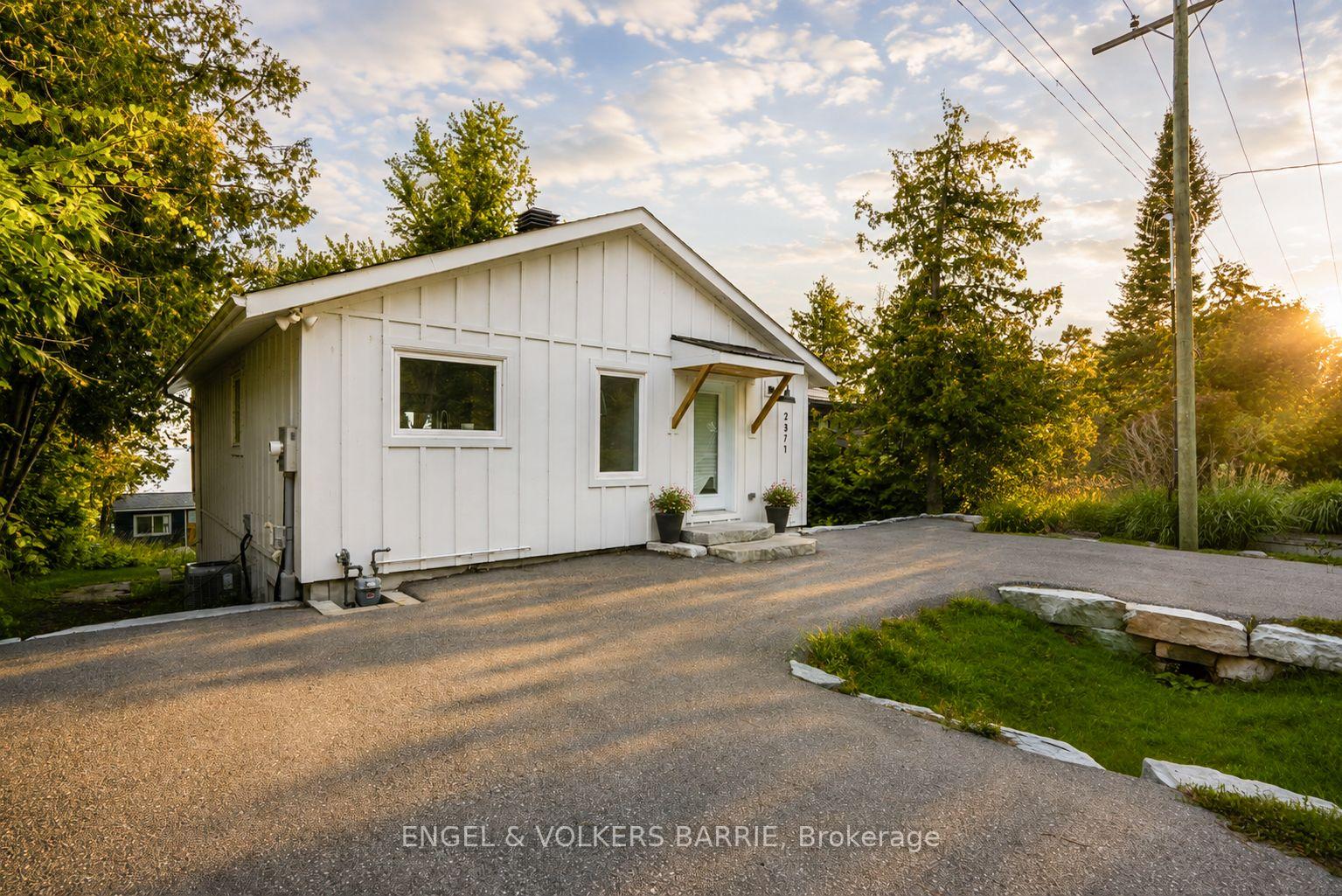 2371 Lakeshore Road E, Oro-Medonte, On L0l 1t0