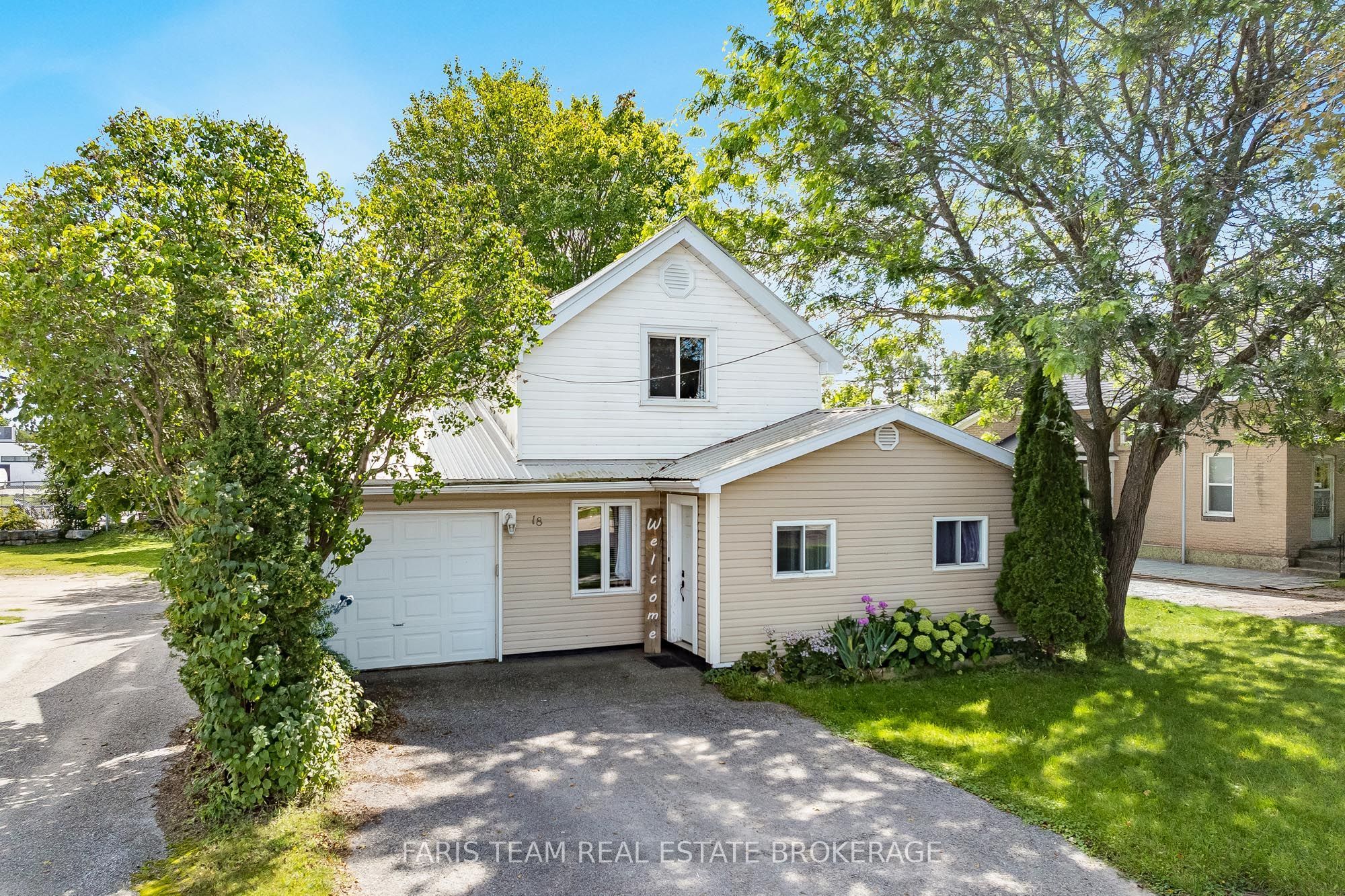 18 Poyntz Street, Penetanguishene, On L9m 1m4