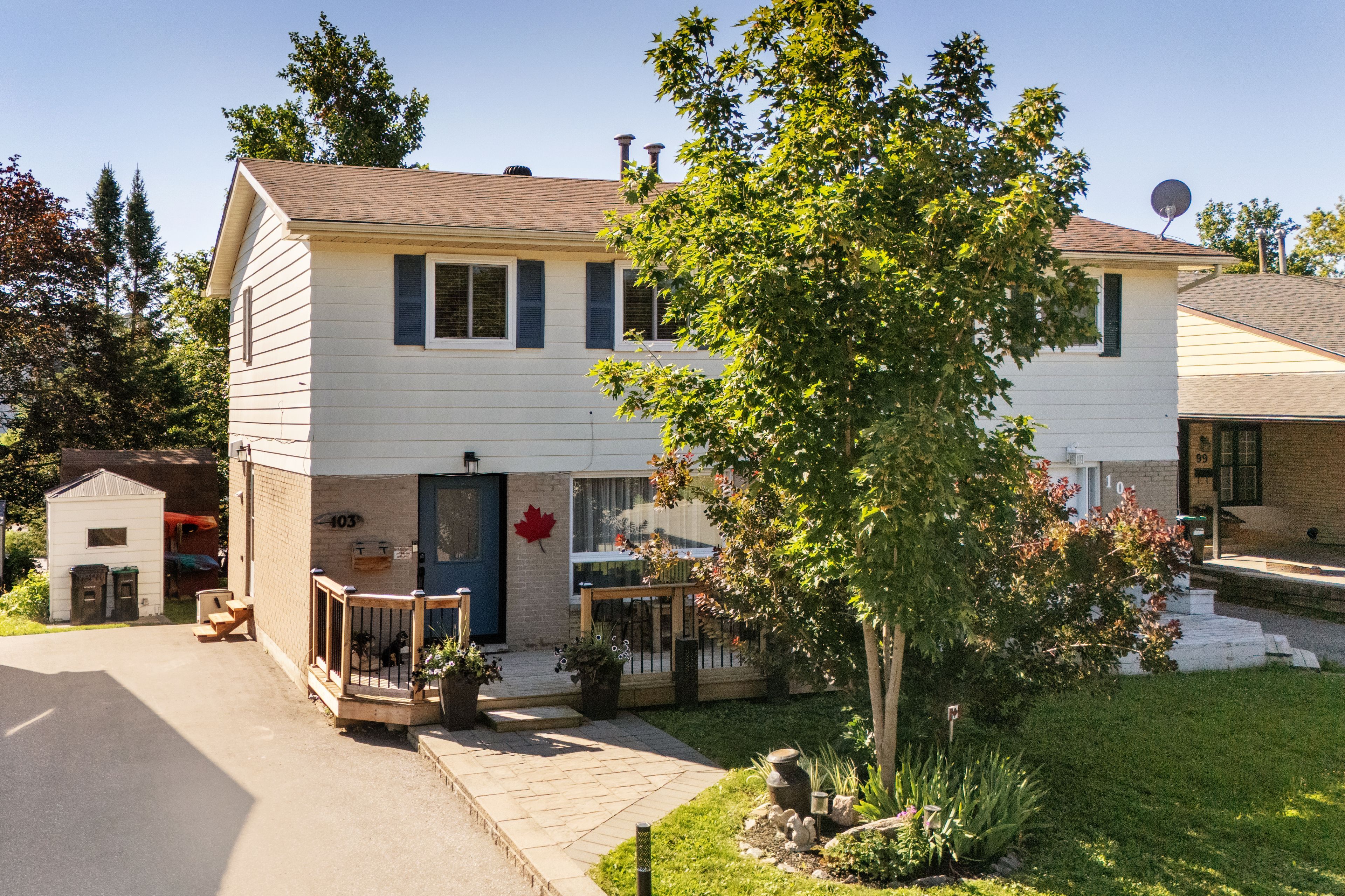 103 Daphne Crescent, Barrie, On L4m 2y7