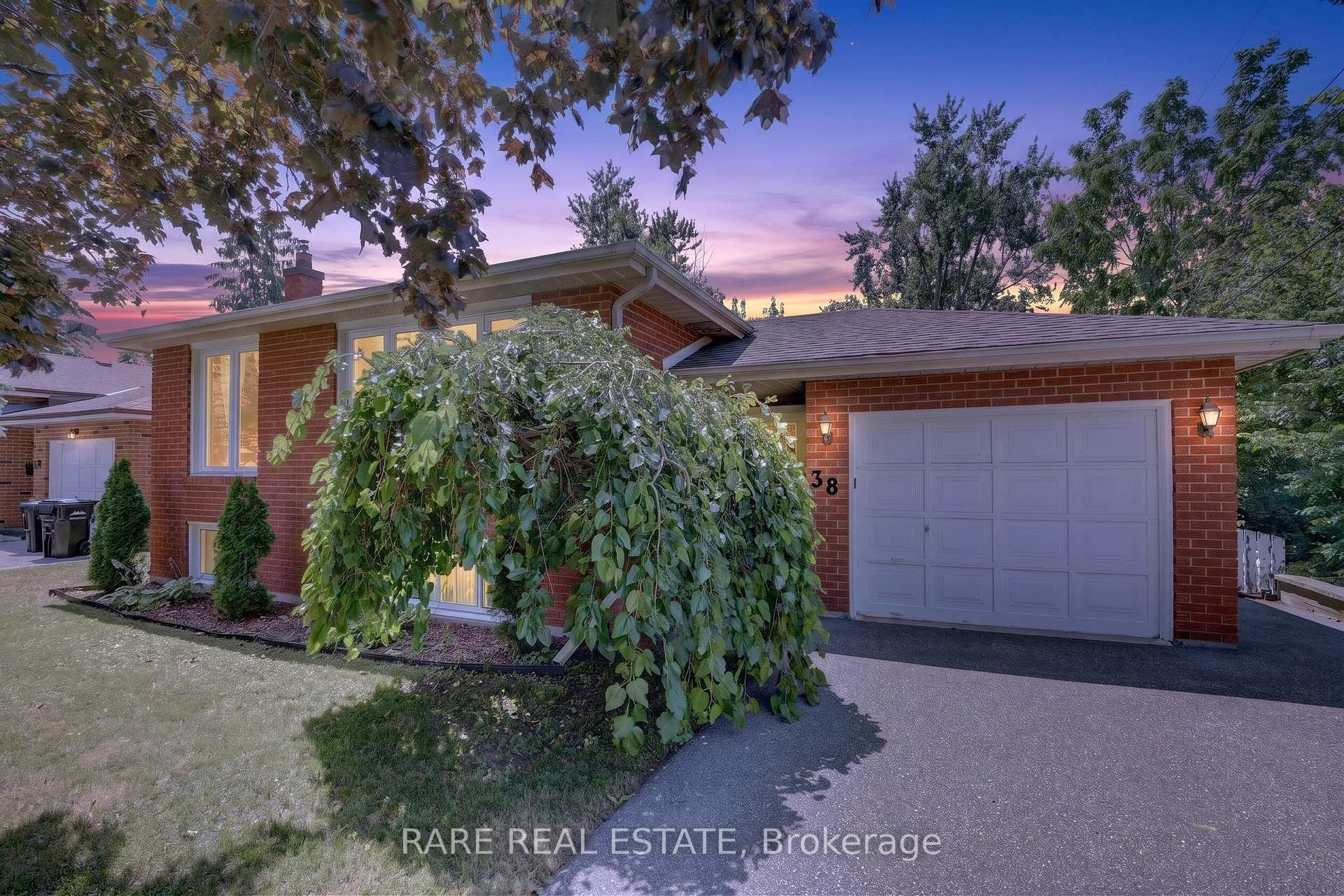 38 Lay Street, Barrie, On L4m 4a7