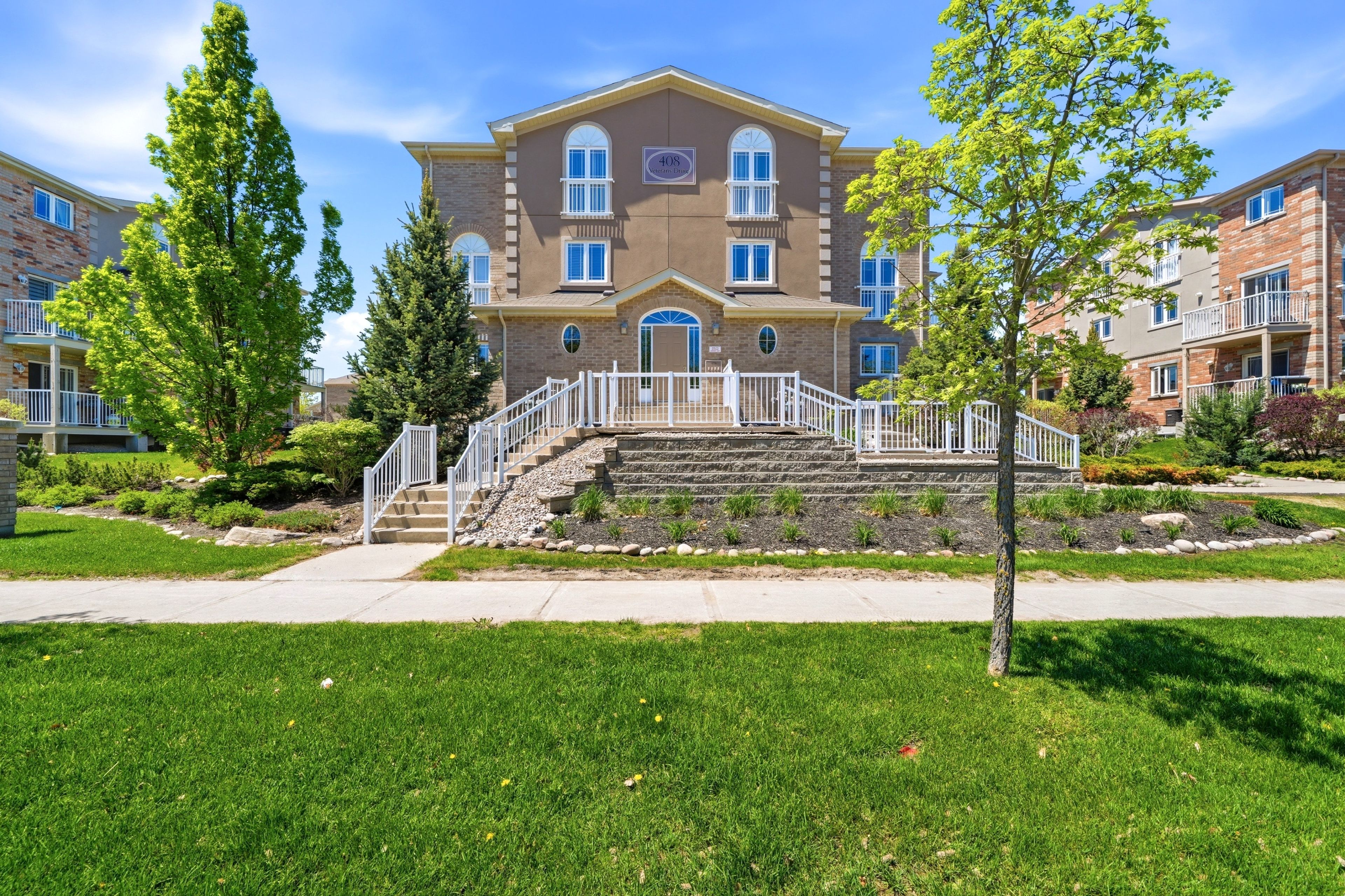 408 Veterans Drive 1, Barrie, On L4n 9g9