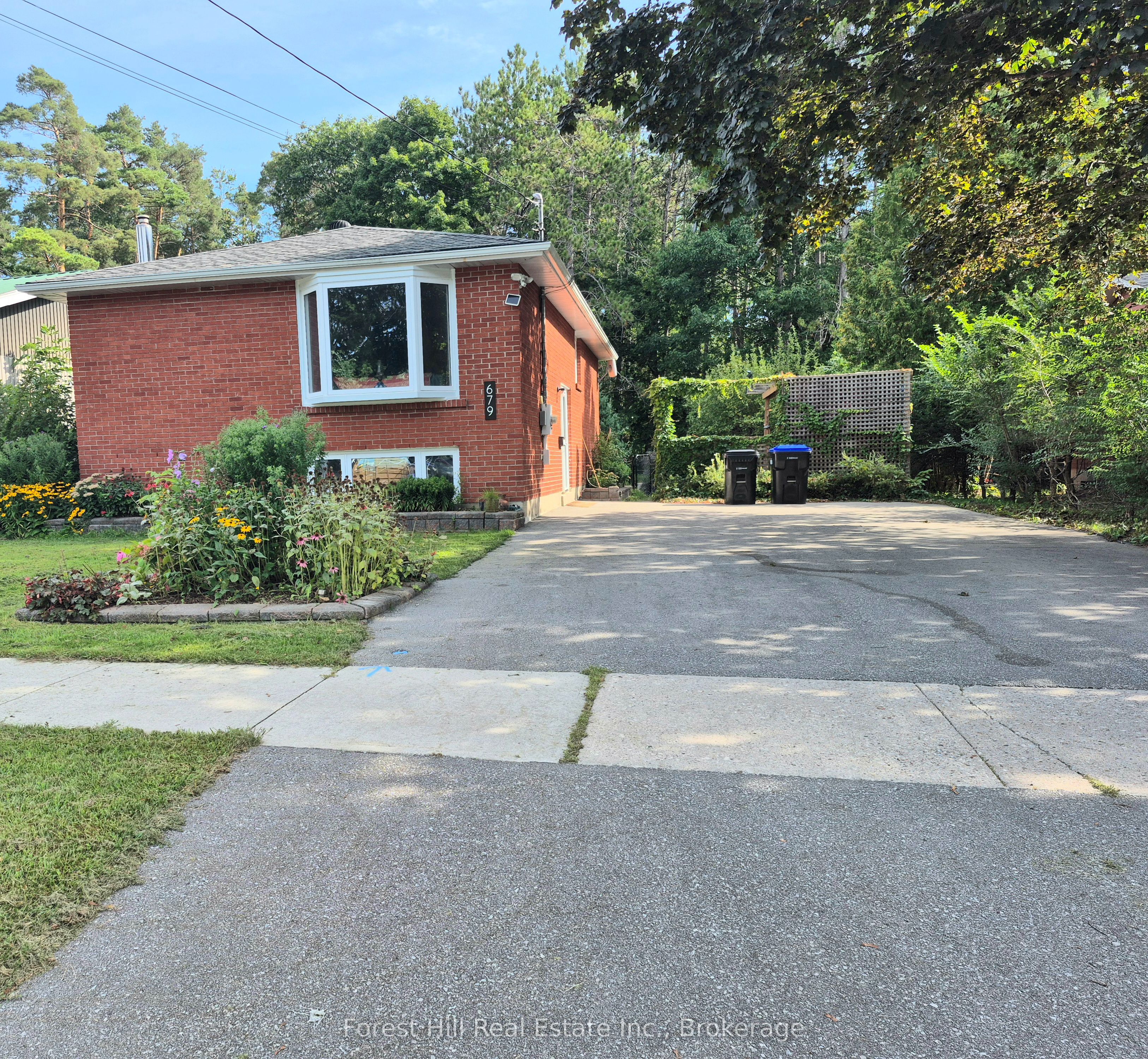 679 Simcoe Avenue W, Tay, On L0k 1r0