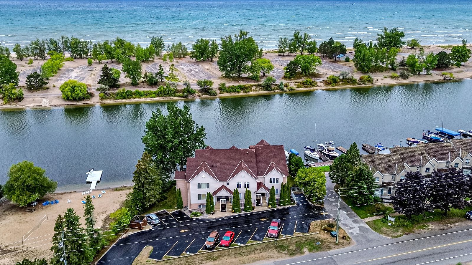 194 River Road E 3b, Wasaga Beach, On L9z 2l6