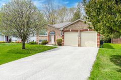 40 Fairway Crescent, Wasaga Beach, On L9z 1b8
