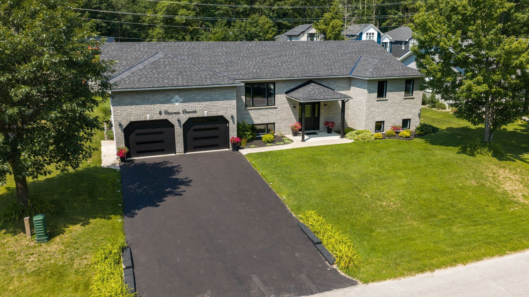 4 Downer Crescent, Wasaga Beach, On L9z 1b9
