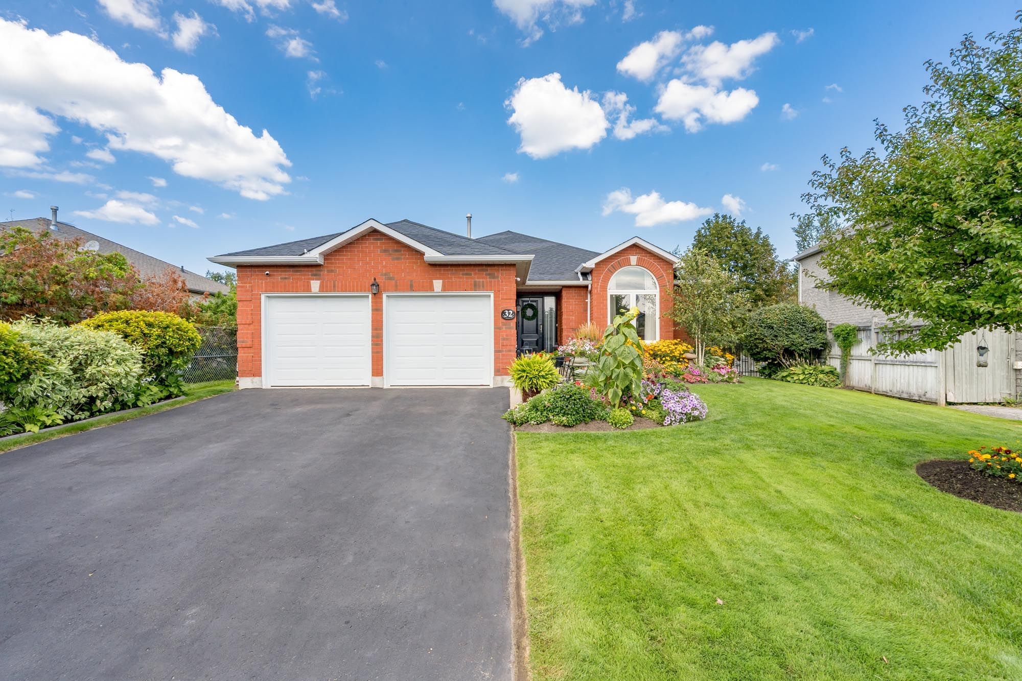 32 Stanley Street, Barrie, On L4m 6v6