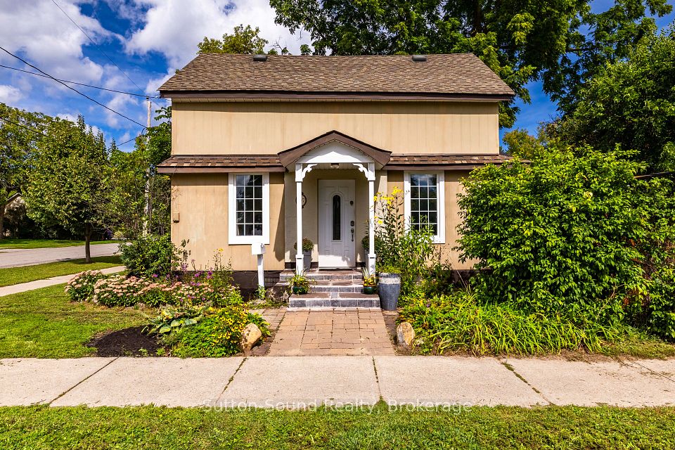 307 Fourth Street W, Collingwood, On L9y 3b2
