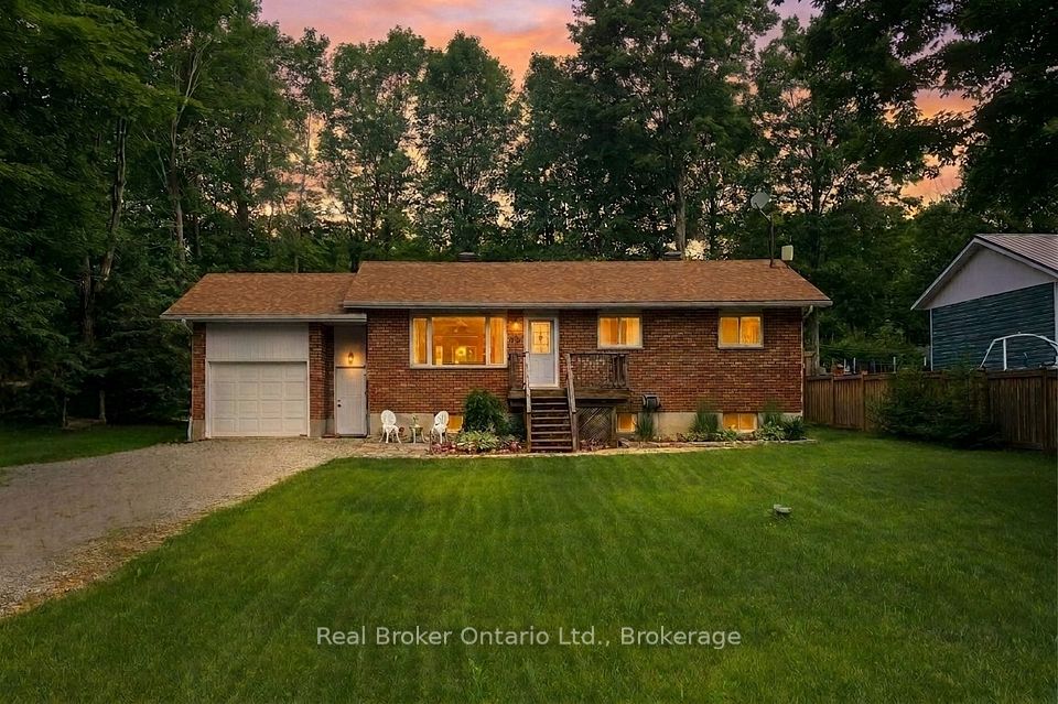 16 Mundy Avenue, Tiny, On L9m 0b5