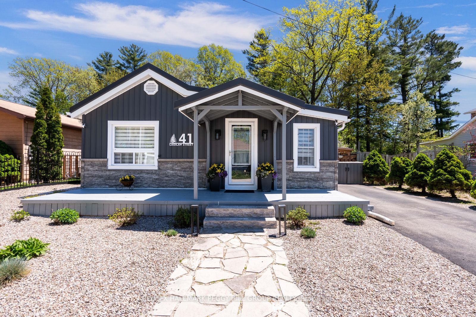 41 Laidlaw Street, Wasaga Beach, On L9z 2l2