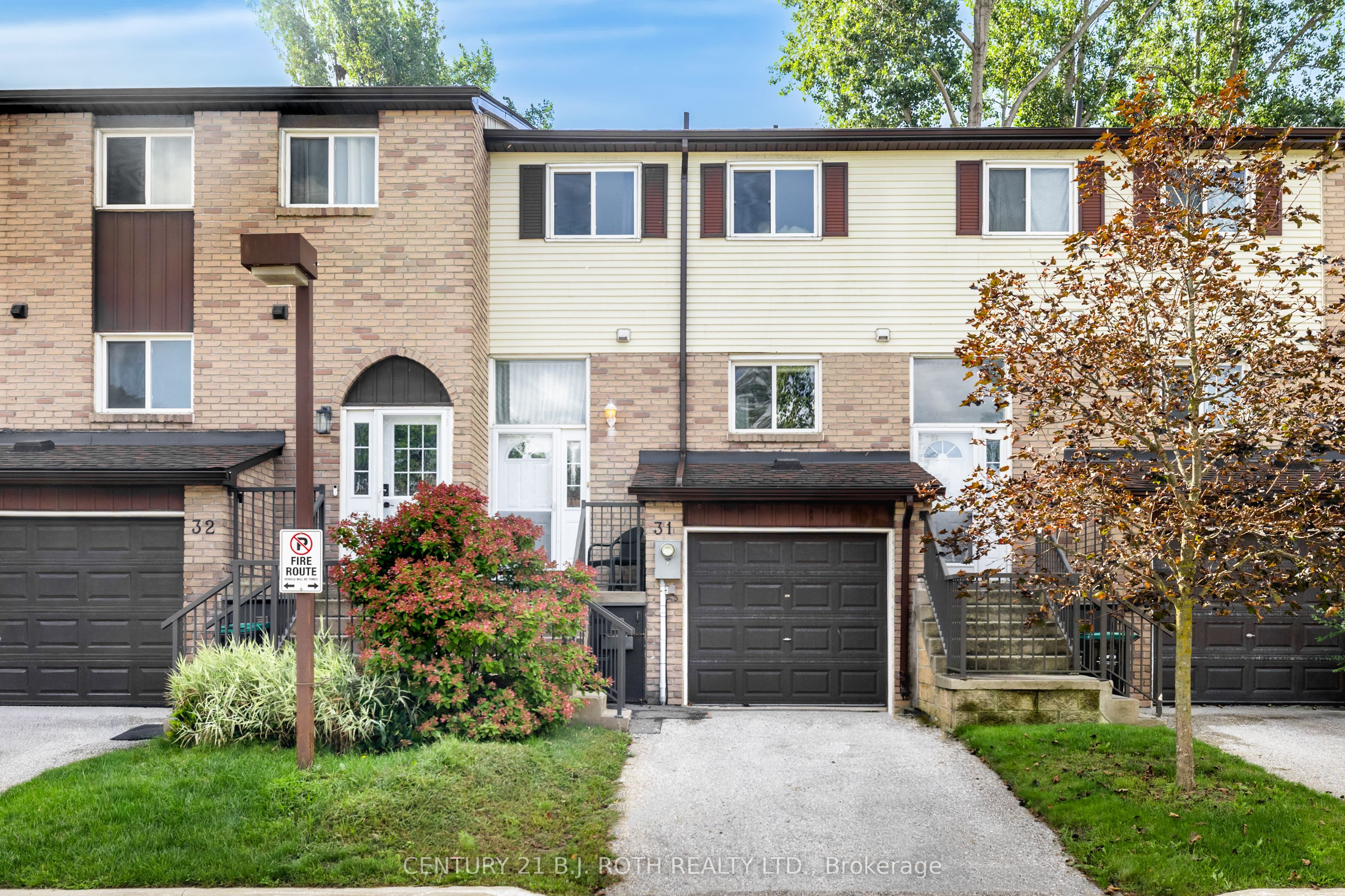 52 Adelaide Street 31, Barrie, On L4n 3t5