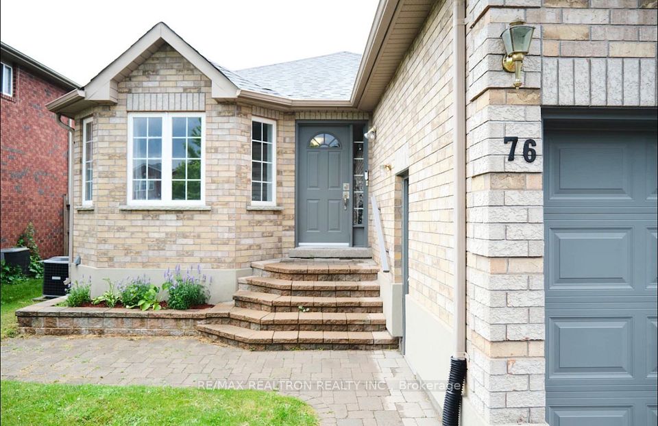 76 Larkin Drive, Barrie, On L4m 7b4