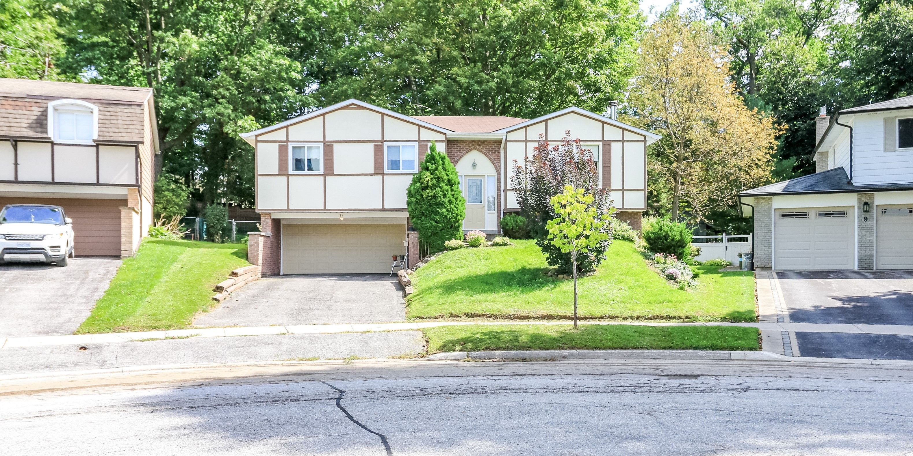10 Campfire Court, Barrie, On L4m 5g9