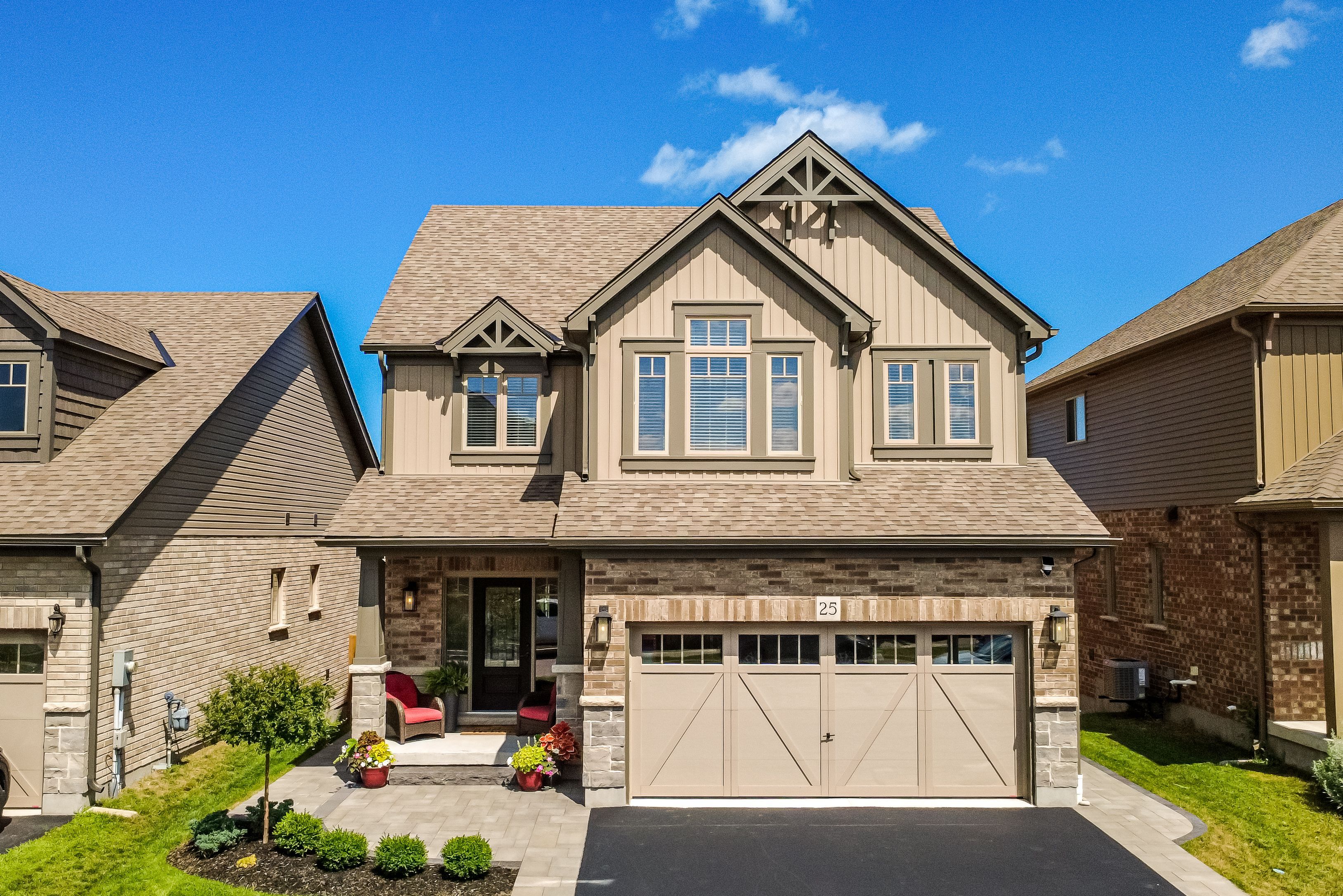25 Maidens Crescent, Collingwood, On L9y 3b7