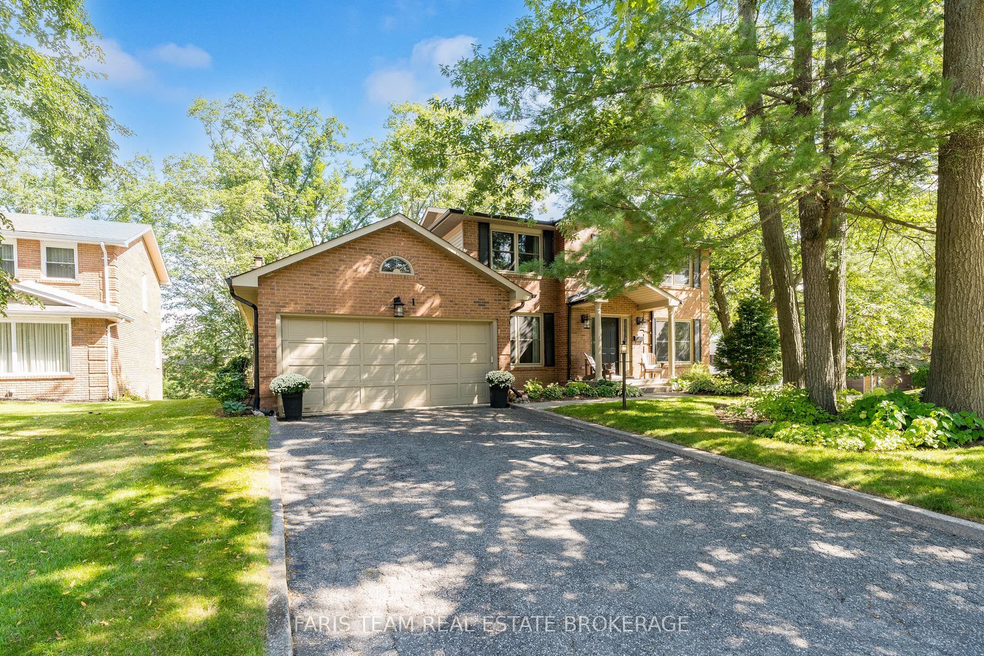 1 Susan Place, Barrie, On L4n 5p3