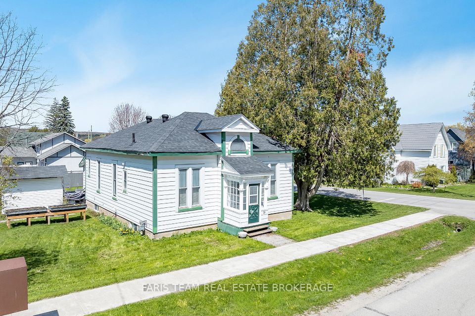16 Peel Street, Penetanguishene, On L9m 1a6