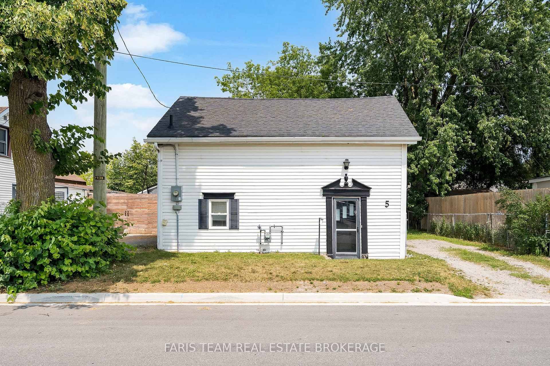 5 Robert Street, Barrie, On L4n 3h2