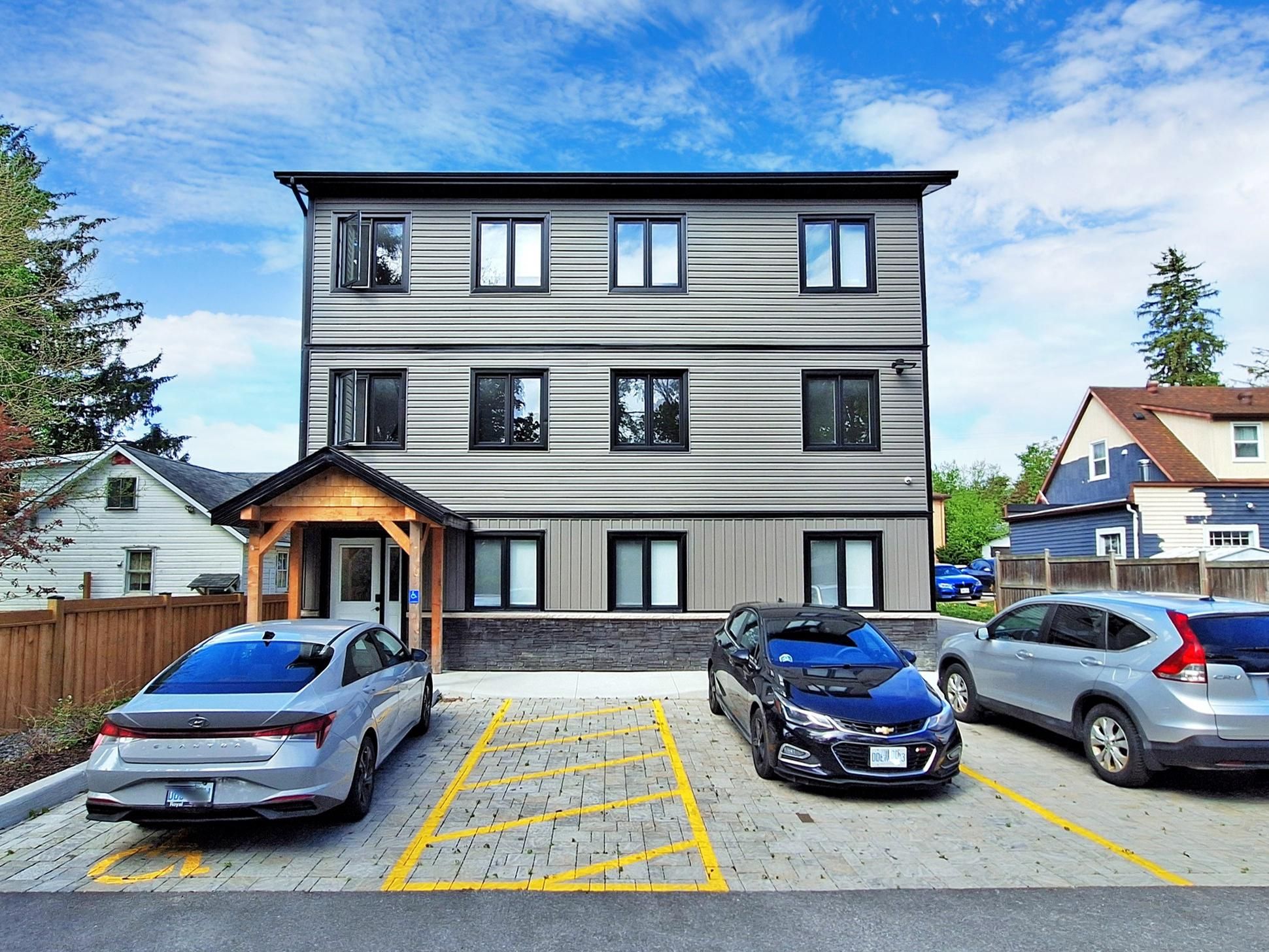 195 Owen Street F, Barrie, On L4m 3h8