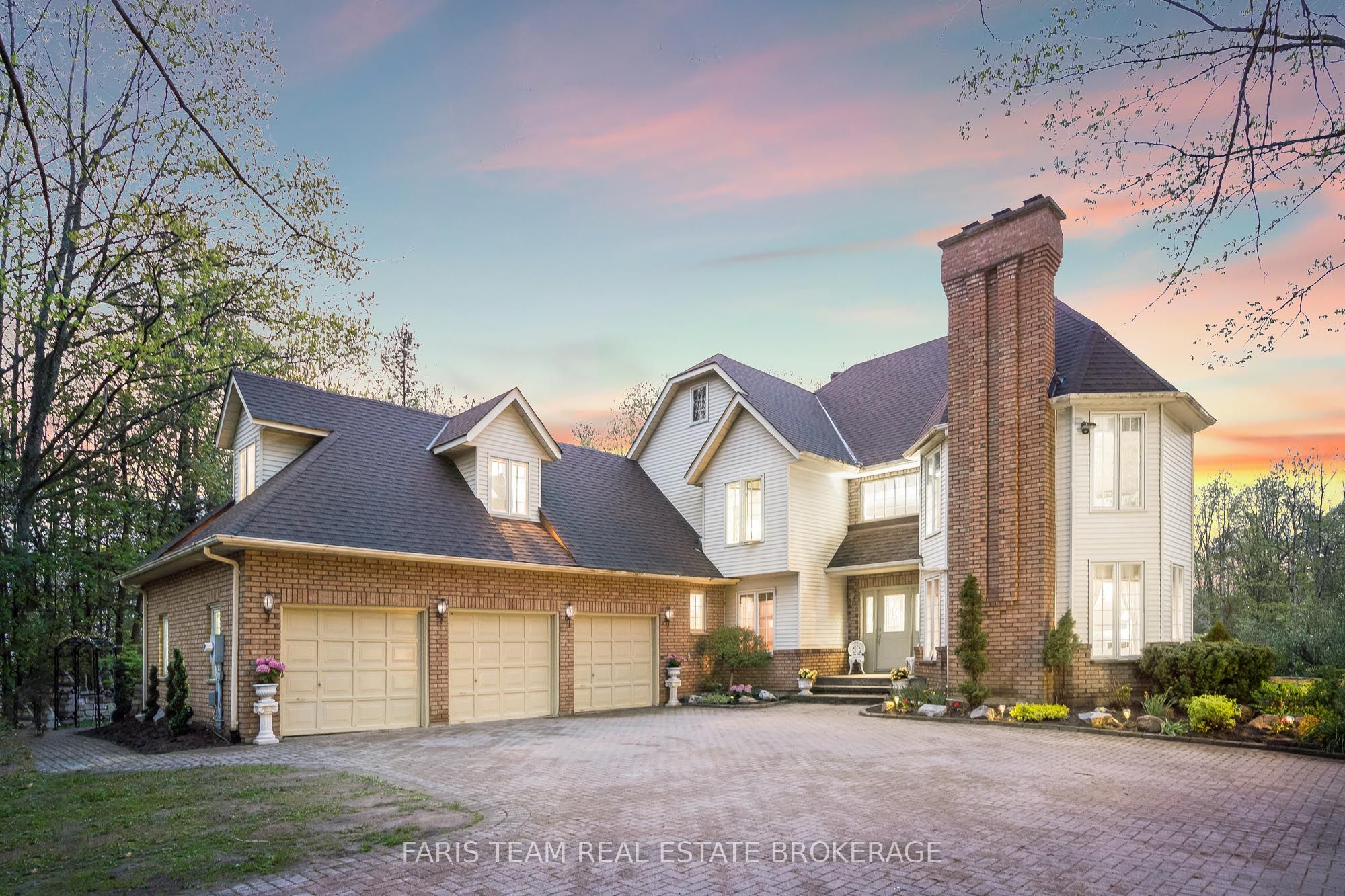 4 Mills Circle, Springwater, On L9x 0j7
