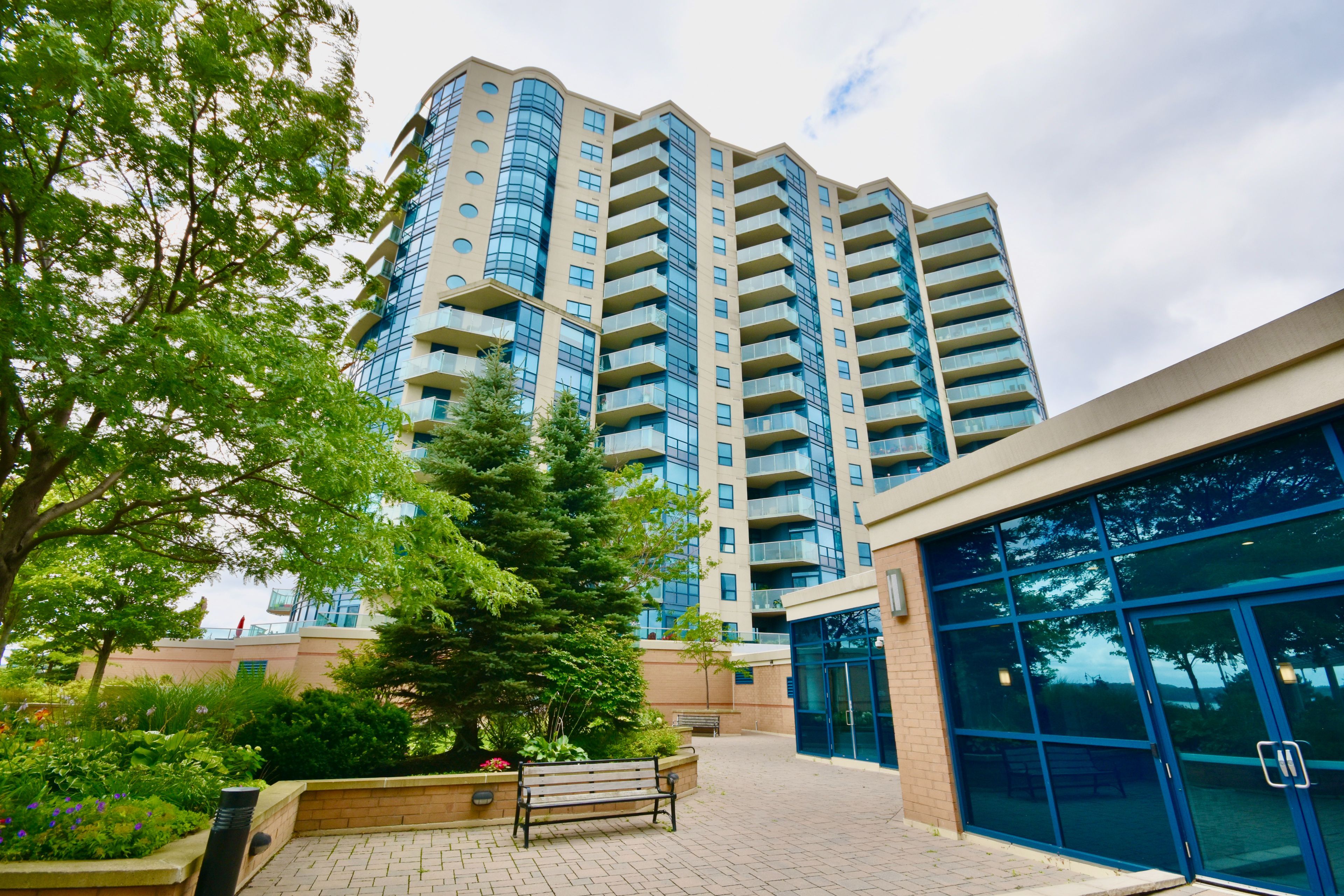 37 Ellen Street Ph11, Barrie, On L4n 6g2