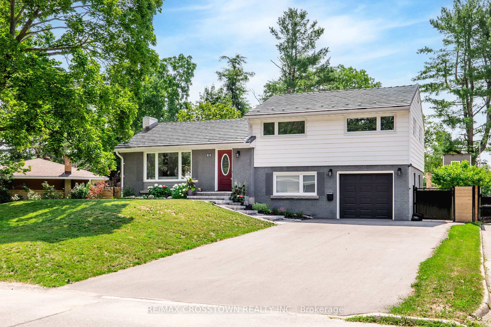 11 Castle Drive, Barrie, On L4n 1p7
