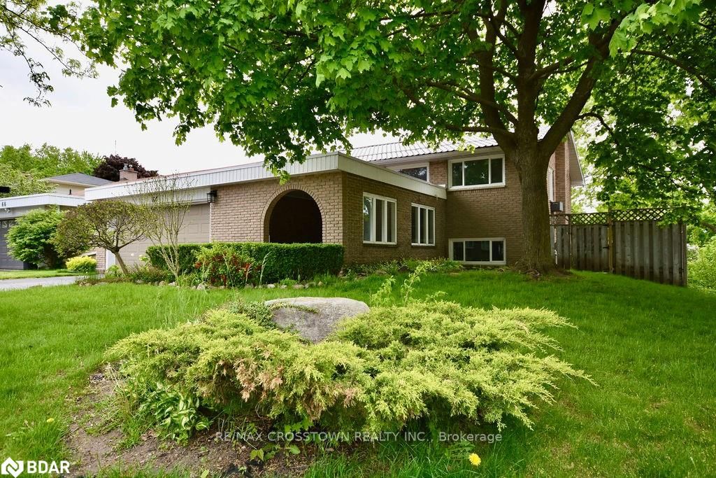 64 Marshall Street, Barrie, On L4n 3s8