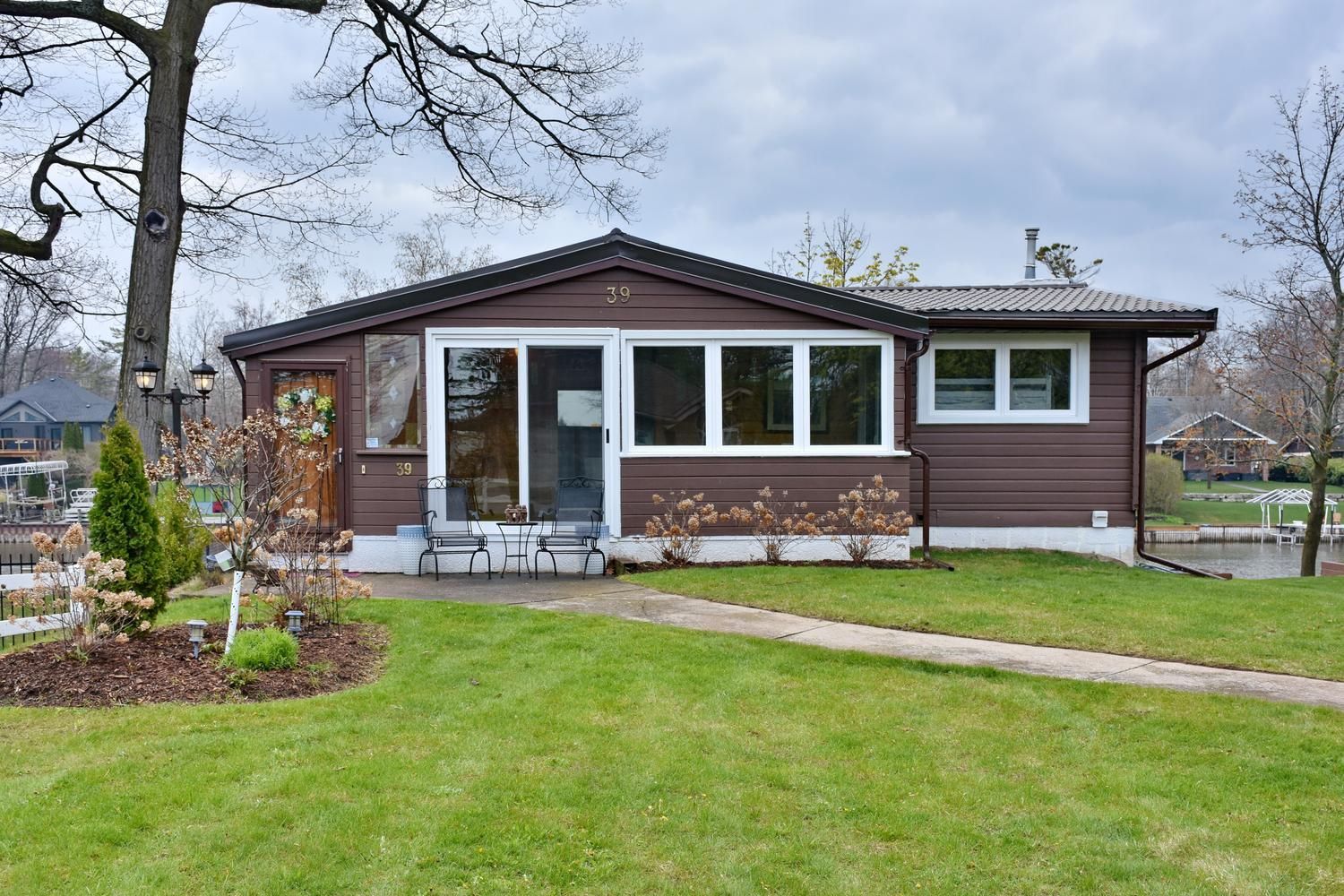 39 Old Mosley Street, Wasaga Beach, On L9z 2j8
