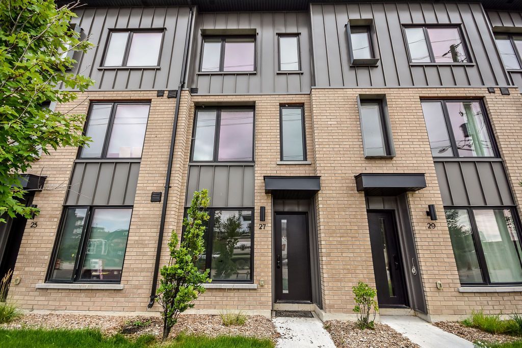 27 Rainwater Lane, Barrie, On L4n 9j6