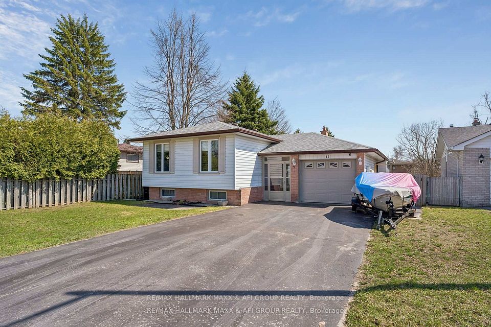 11 Charlotte Court, Barrie, On L4n 6b2