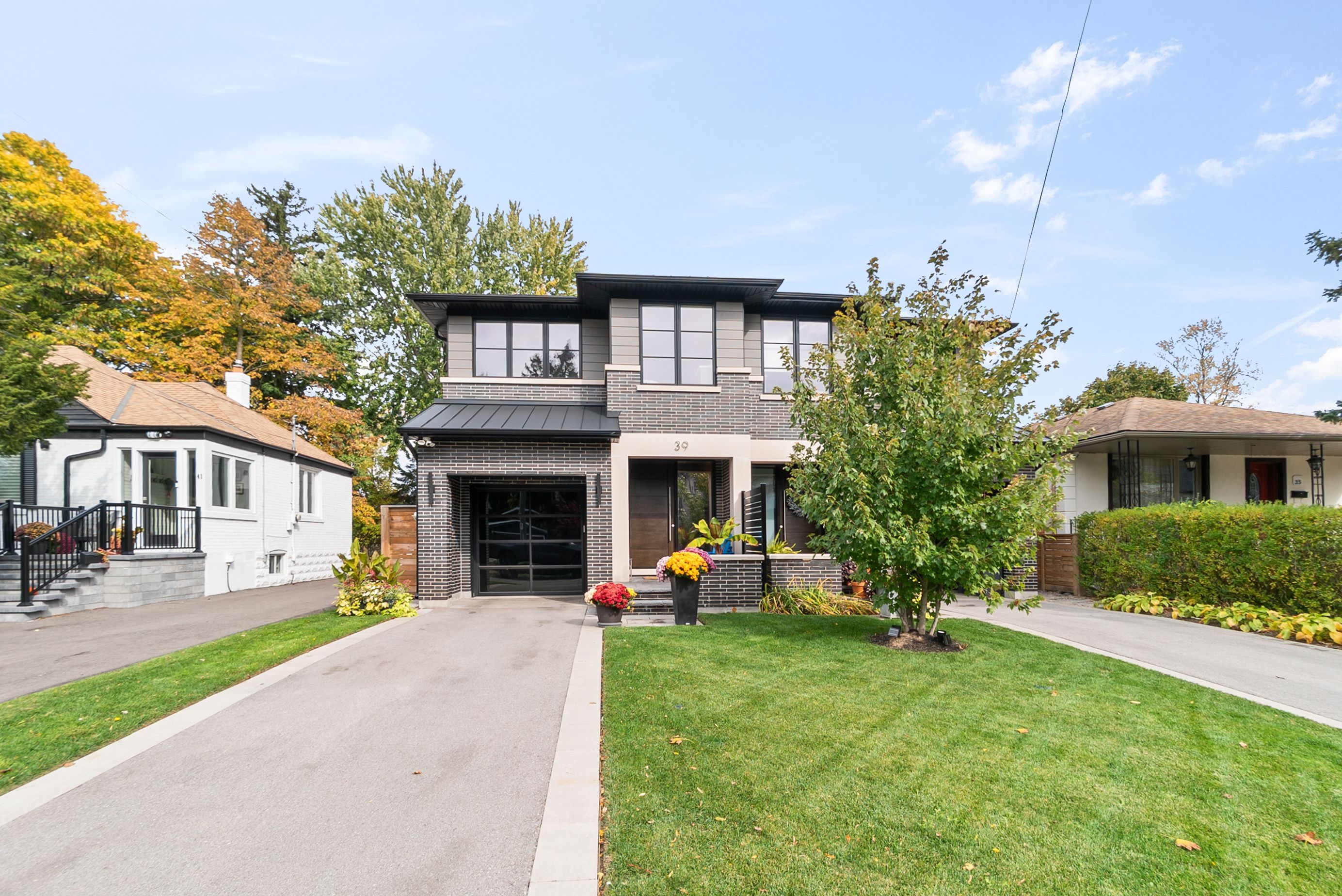 39 Oakwood Avenue N, Mississauga, On L5g 3l8