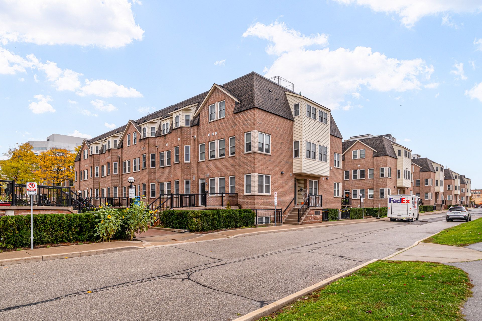 760 Lawrence Avenue W 137, Toronto, On M6a 3e7