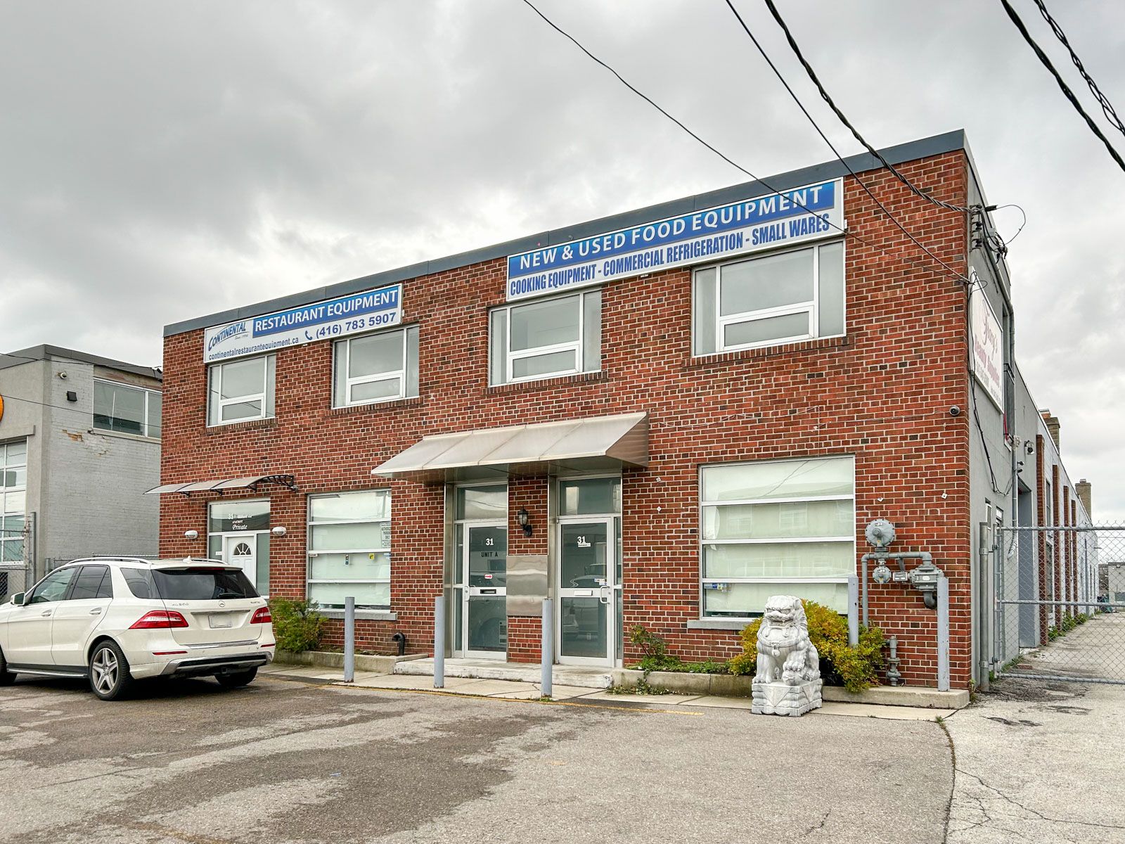 31 Milford Avenue, Toronto, On M6m 2w1